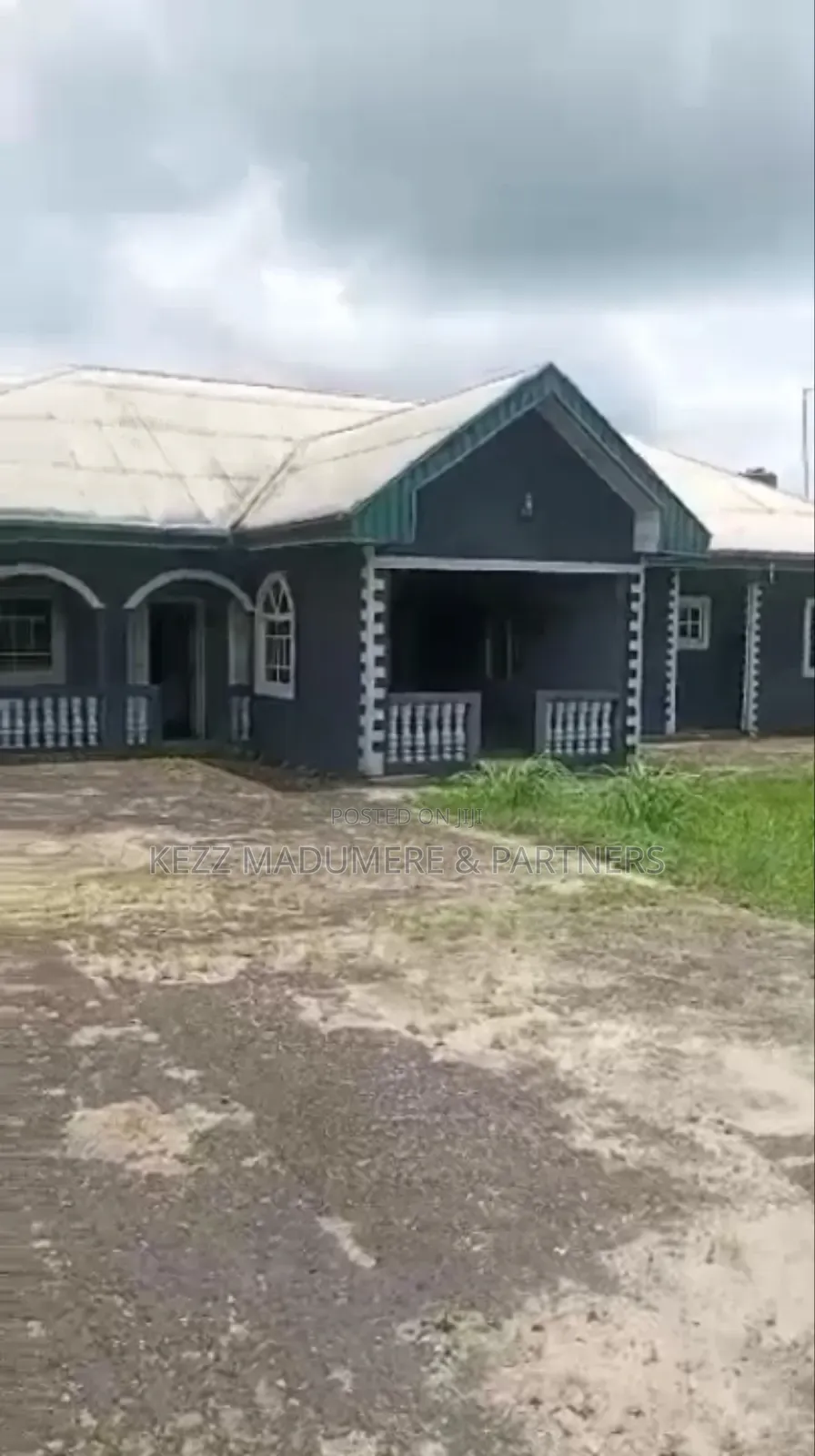 5bdrm Bungalow in Mbodo, Aluu , Port for sale