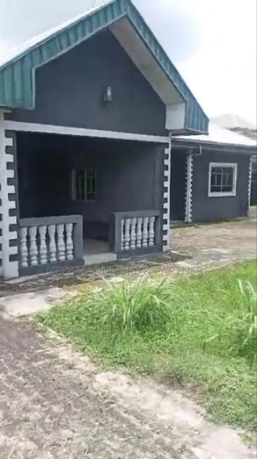 5bdrm Bungalow in Mbodo, Aluu , Port for sale