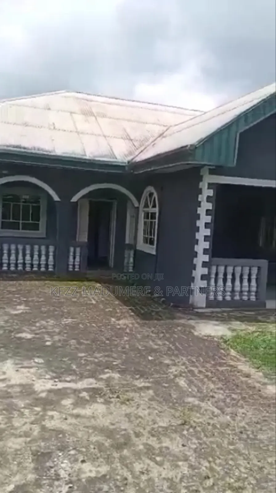 5bdrm Bungalow in Mbodo, Aluu , Port for sale