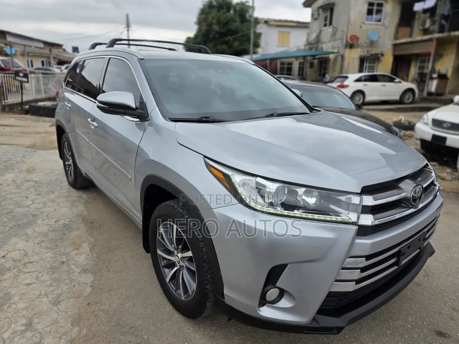 Toyota Highlander XLE 4x4 V6 (3.5L 6cyl 8A) 2017 Silver