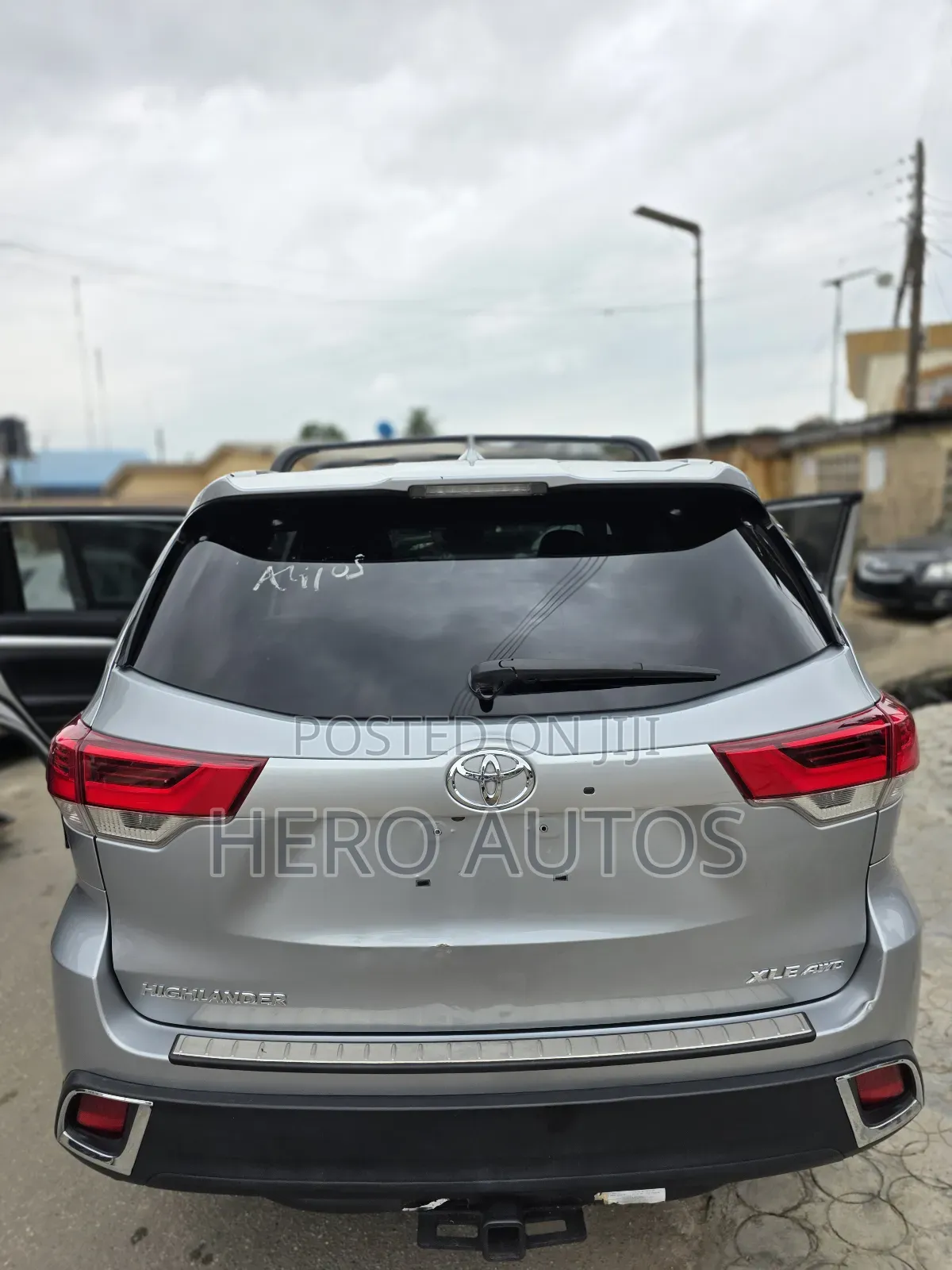 Toyota Highlander XLE 4x4 V6 (3.5L 6cyl 8A) 2017 Silver