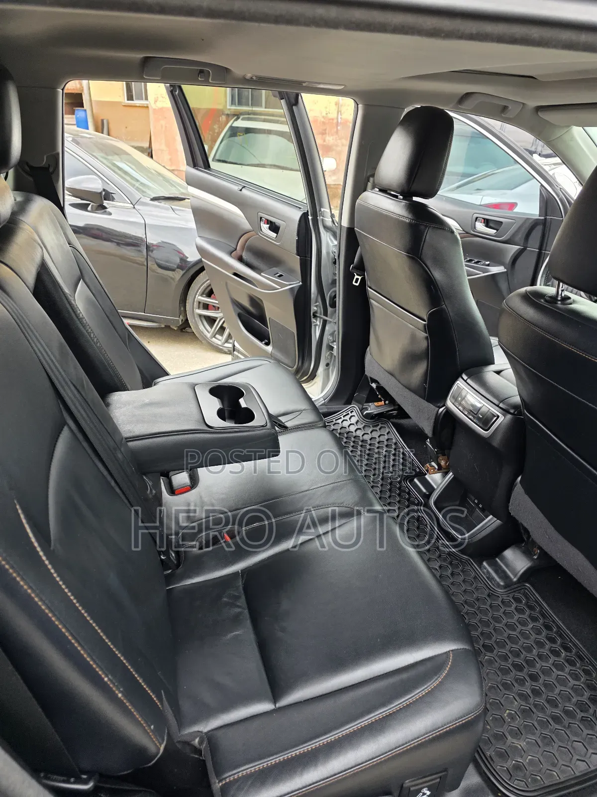 Toyota Highlander XLE 4x4 V6 (3.5L 6cyl 8A) 2017 Silver