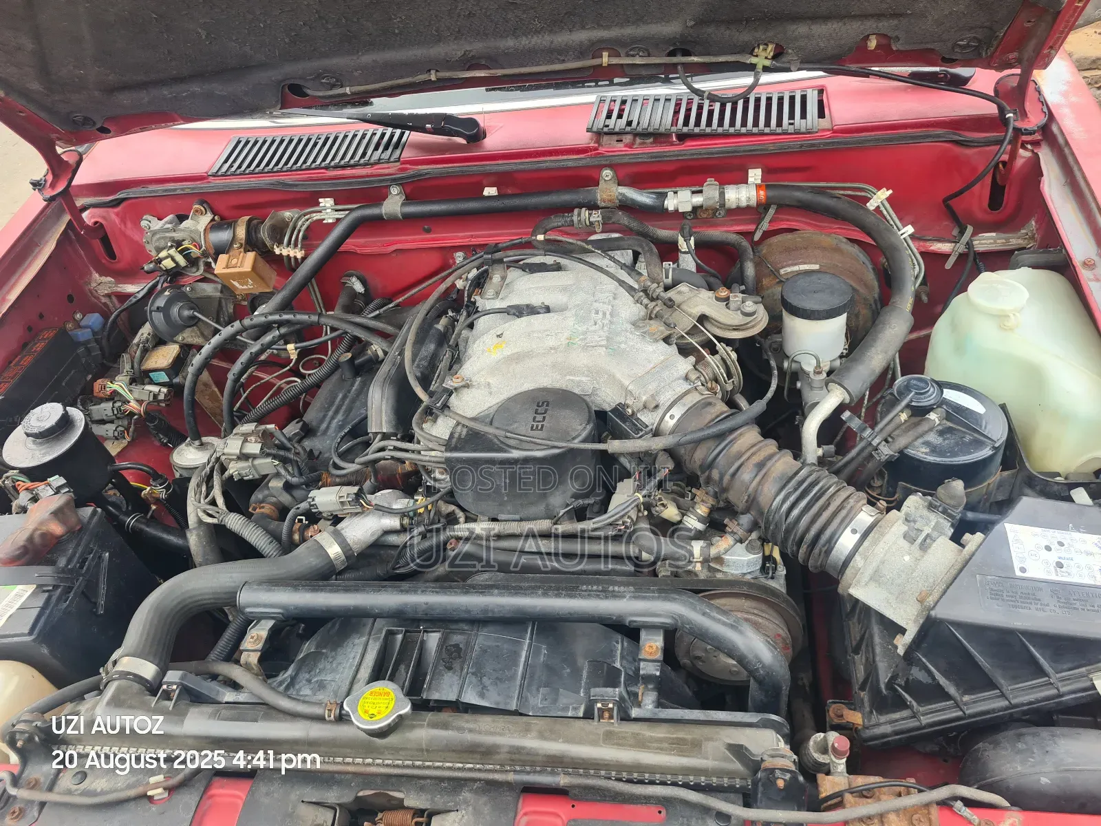 Nissan Frontier SE-V6 4x4 King Cab 116.1 in. WB 2000 Red