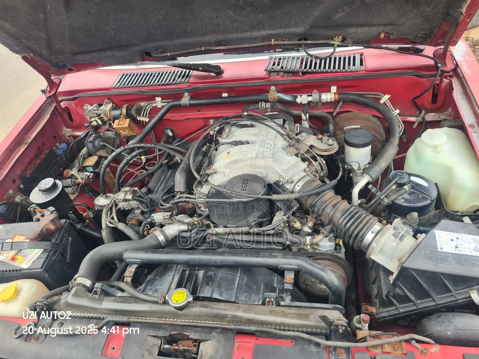 Nissan Frontier SE-V6 4x4 King Cab 116.1 in. WB 2000 Red