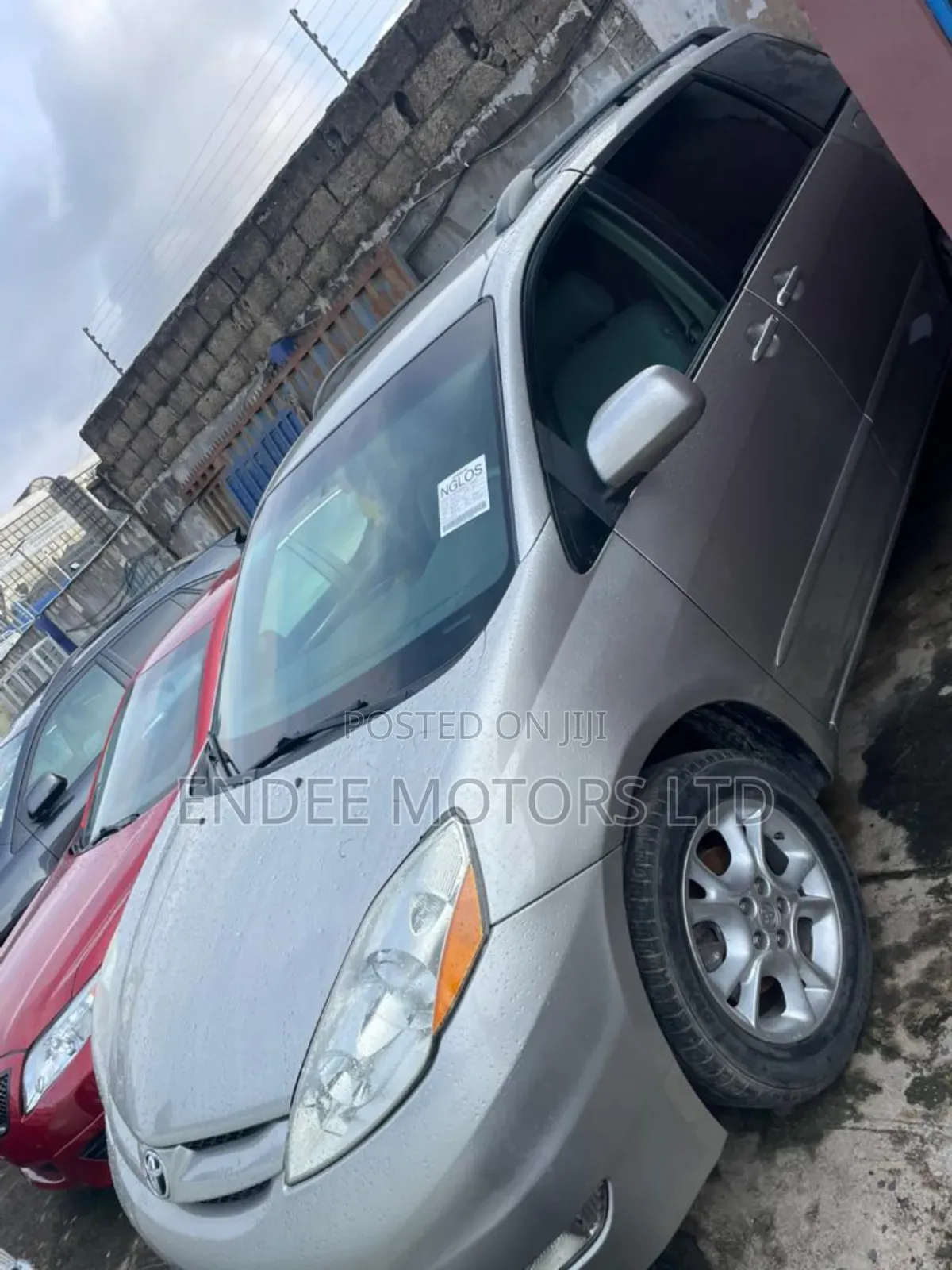 Toyota Sienna XLE AWD 2006 Gold