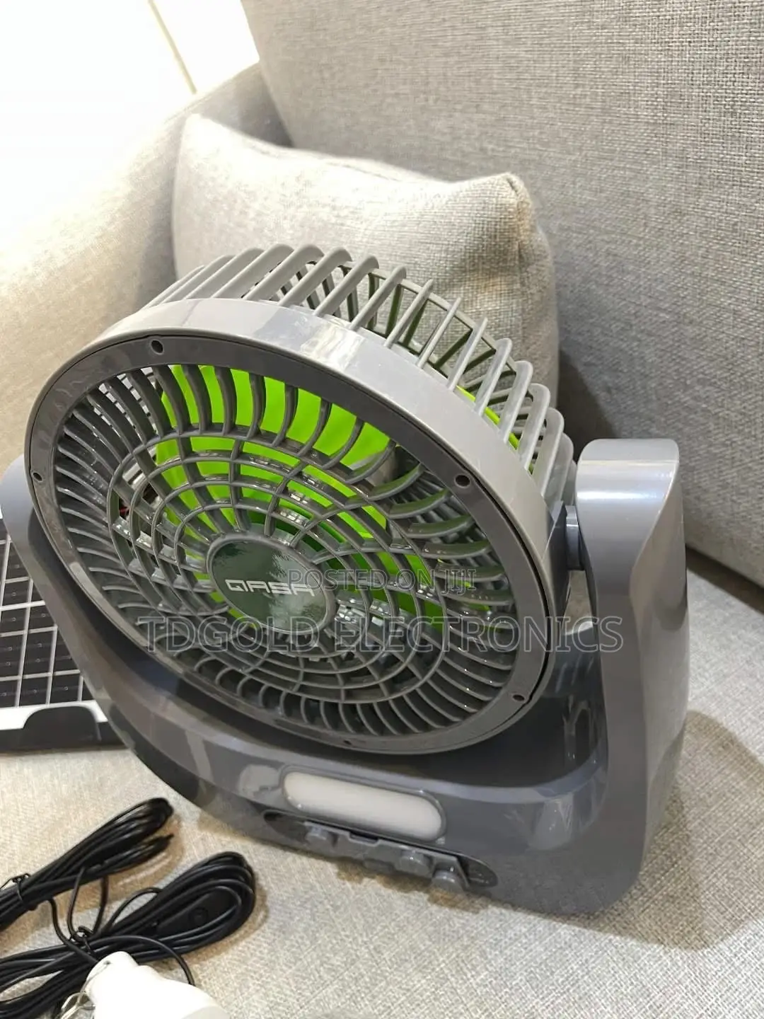 Qasa 8′′ Solar-Rechargeable Fan With 2 Led Bulbs
