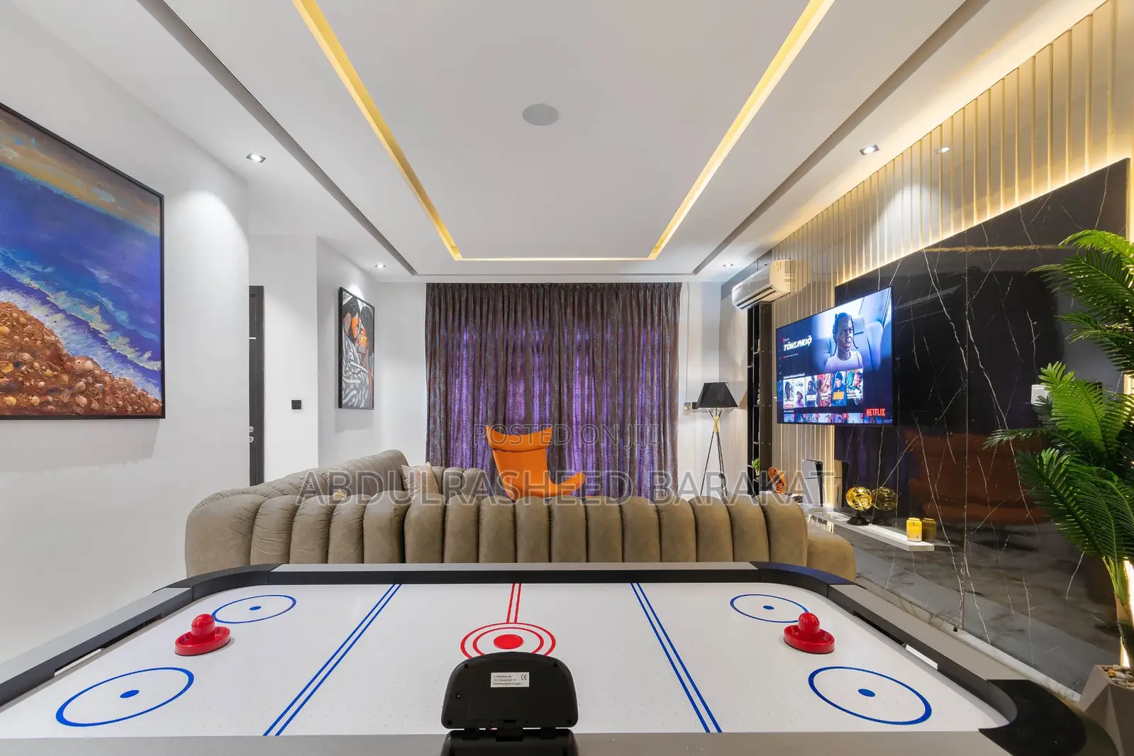 2 Bedroom Apartment With Pool, Gym, Elevator, Air Hockey and Ps5