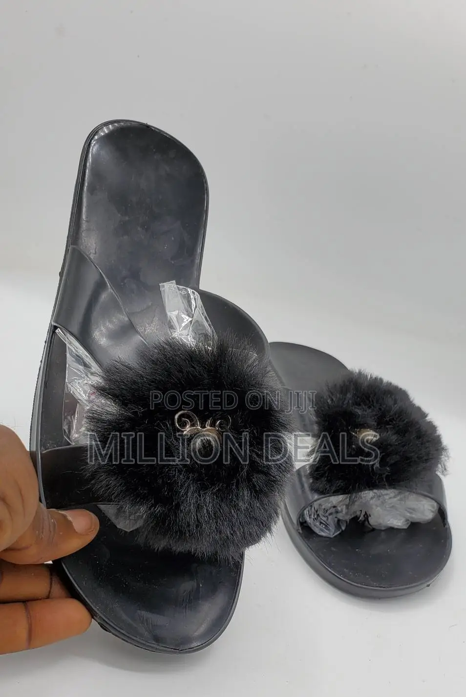 Black Fur Inspires Women's Slippers 39