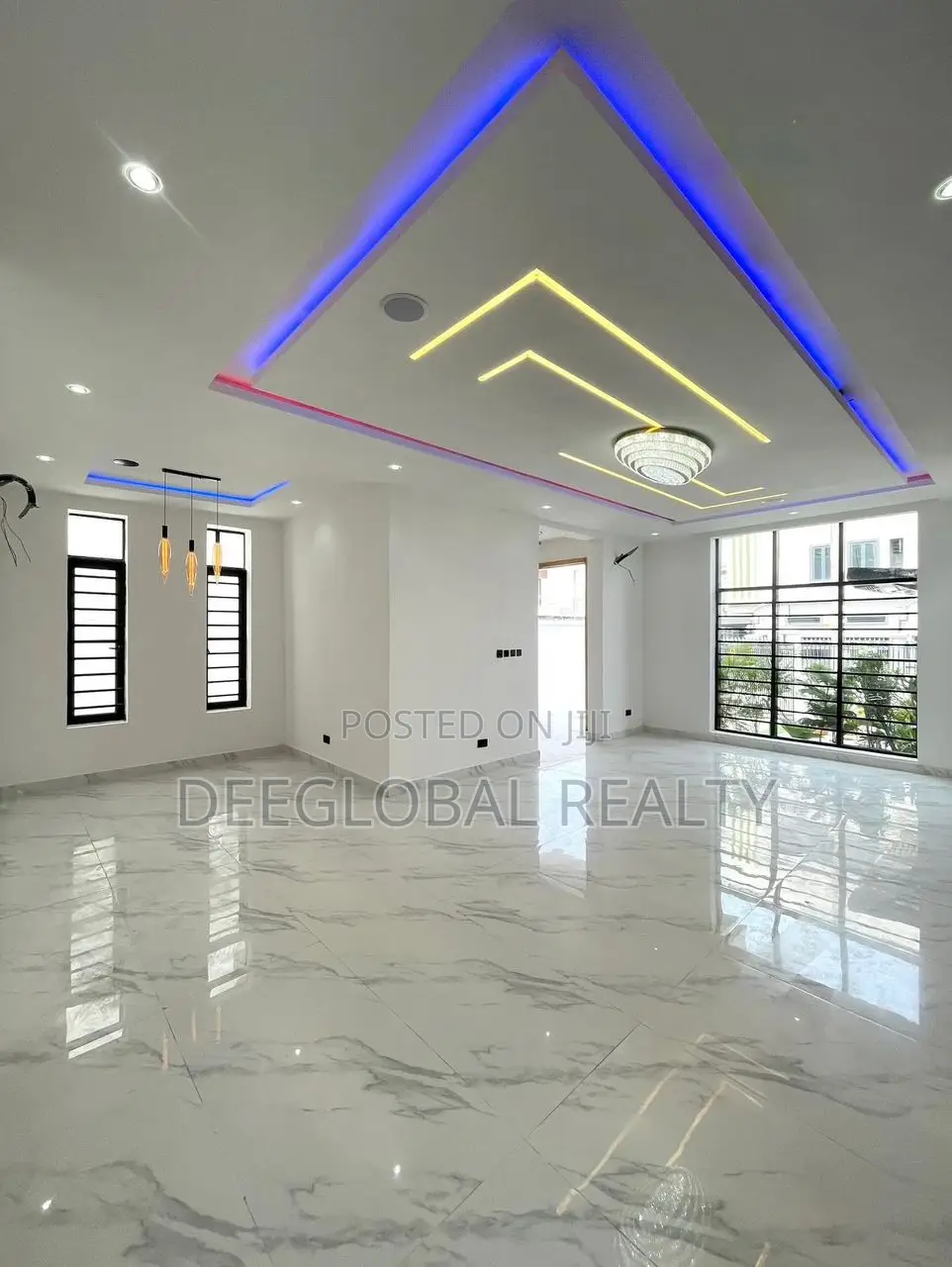 5bdrm Duplex in Chevron for sale