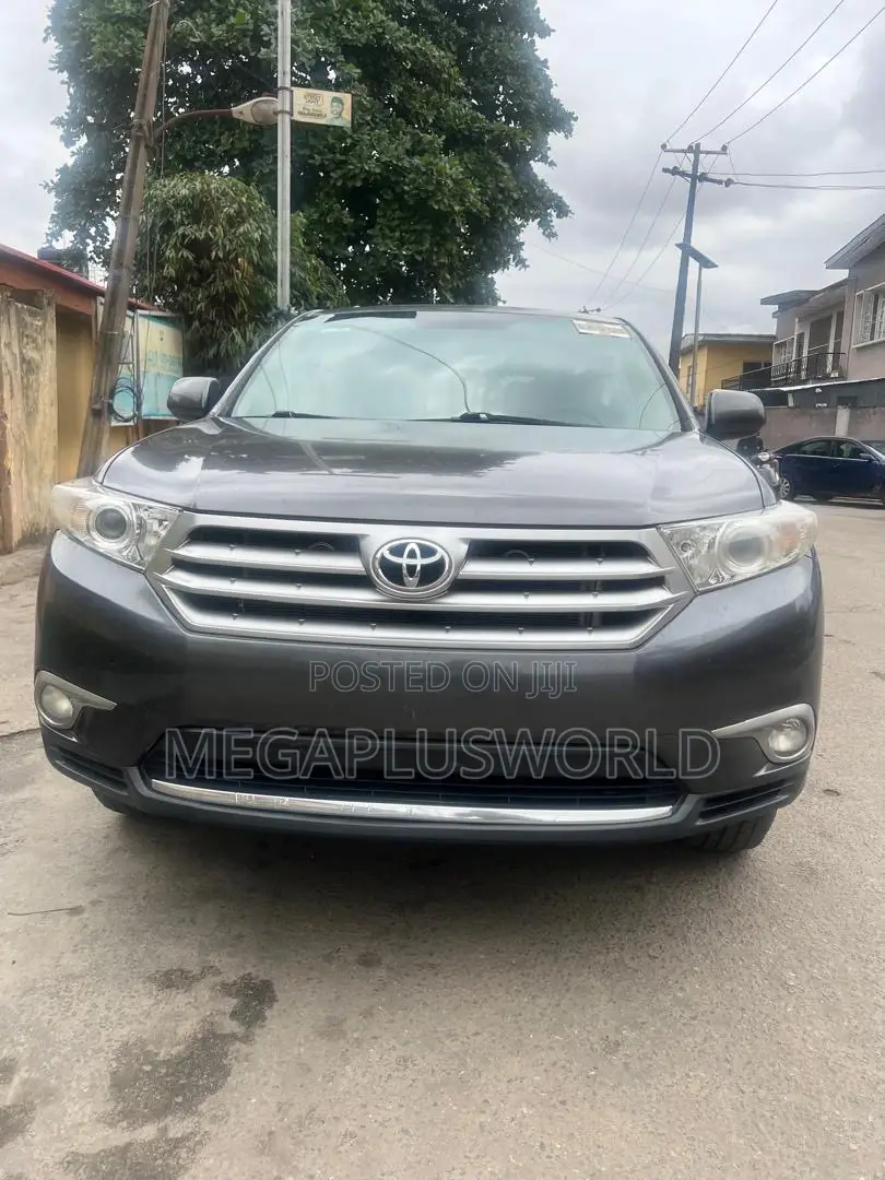 Toyota Highlander SE 3.5L 4WD 2013 Gray