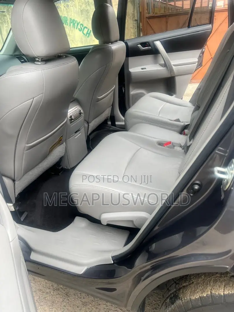 Toyota Highlander SE 3.5L 4WD 2013 Gray