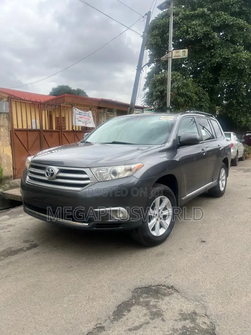 Toyota Highlander SE 3.5L 4WD 2013 Gray