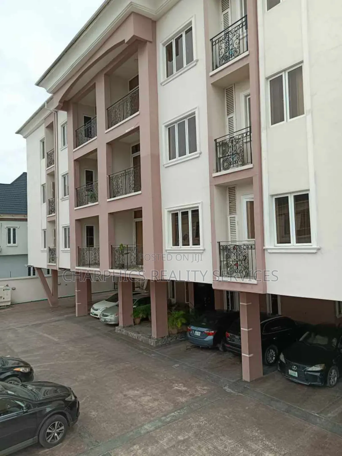 3bdrm Apartment in Chevron for rent
