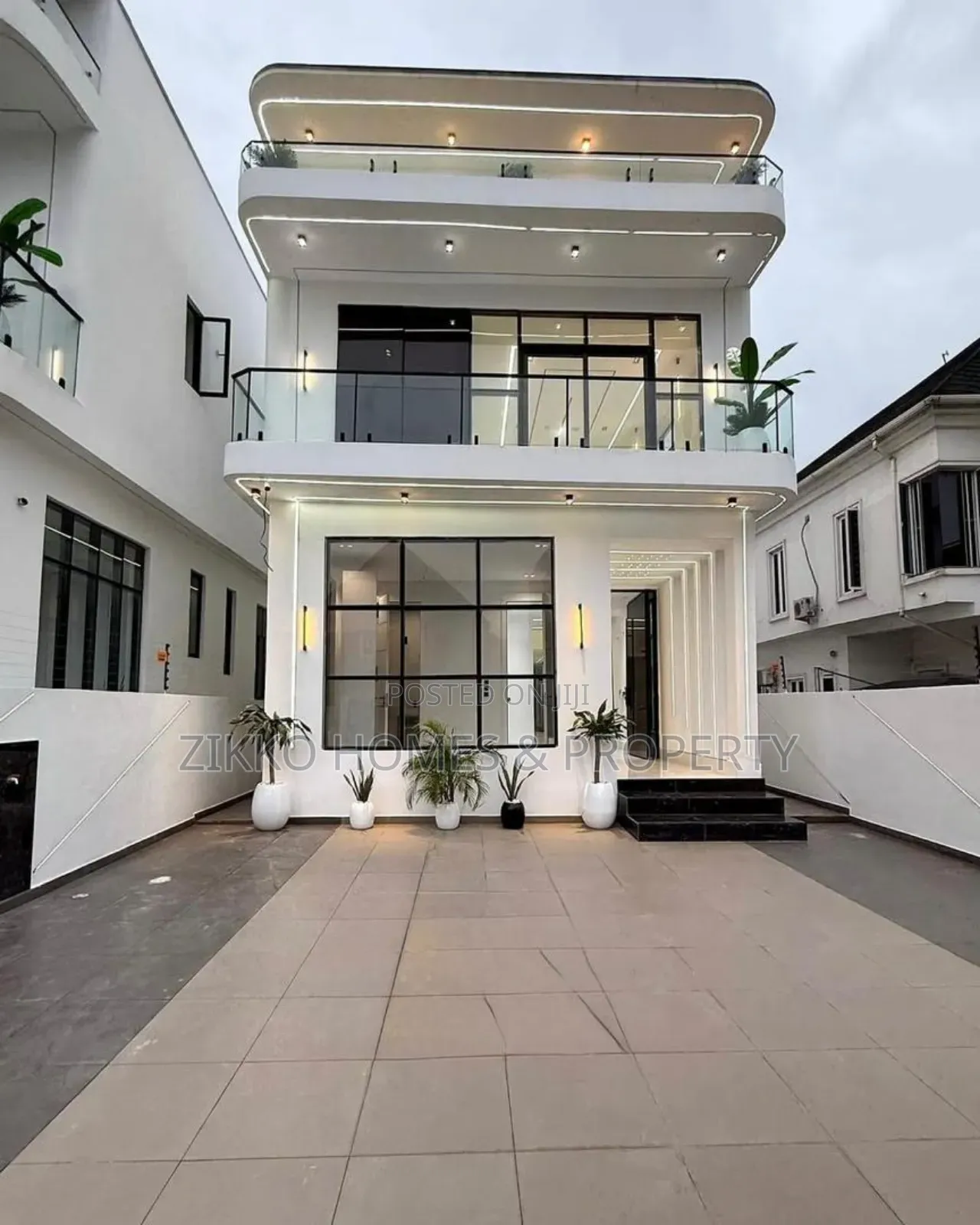 5bdrm Duplex in Chevron Drive, Lekki for sale