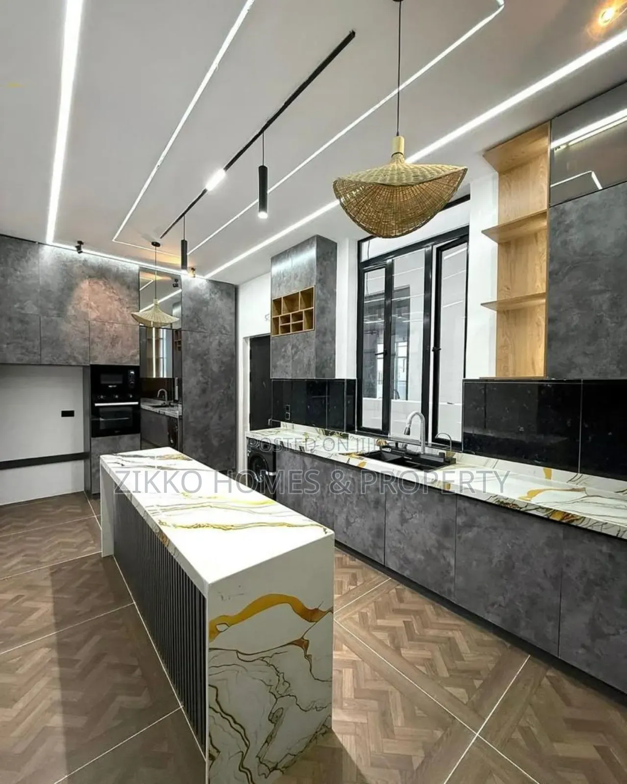 5bdrm Duplex in Chevron Drive, Lekki for sale