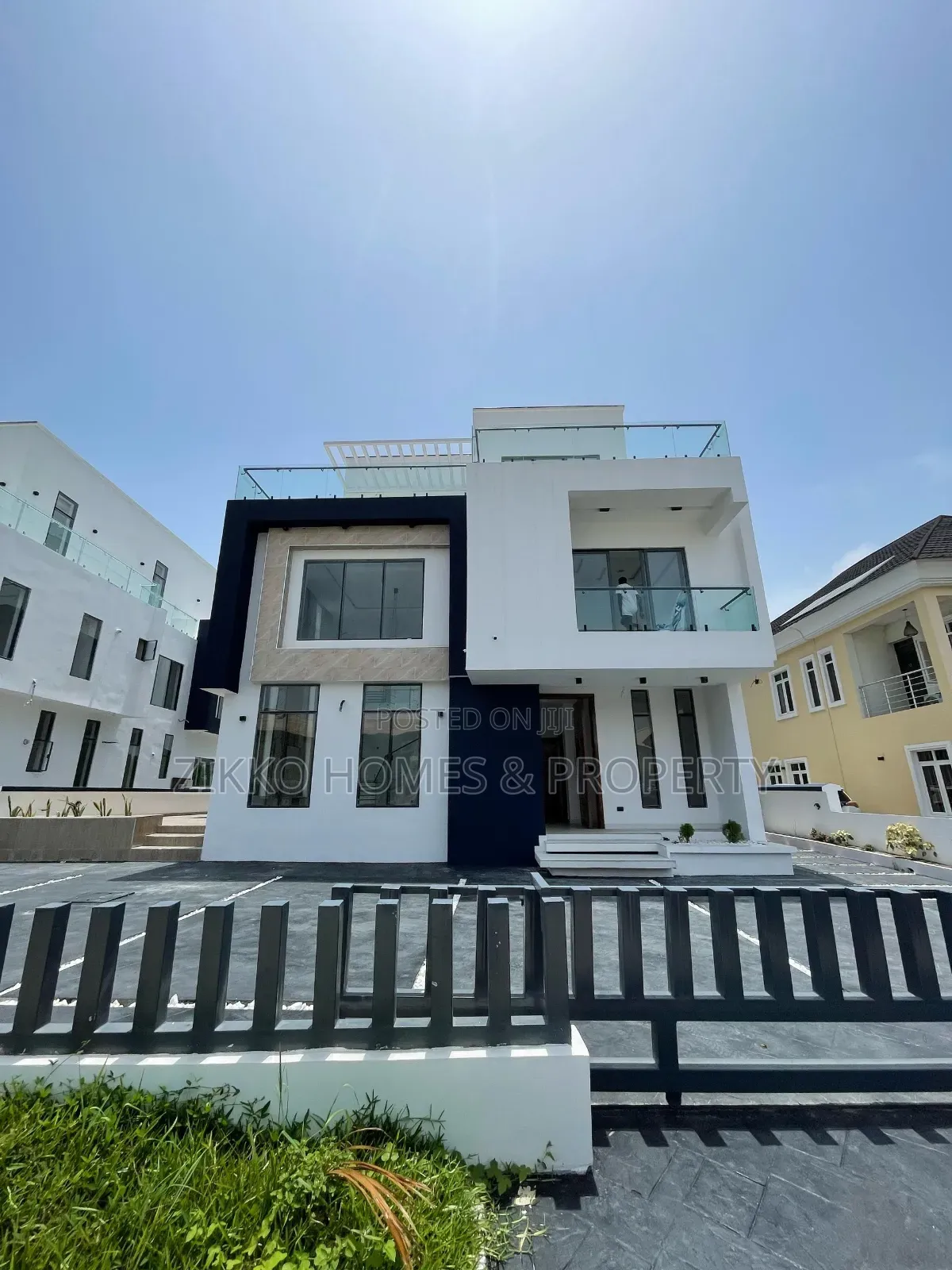 5bdrm Duplex in Lekky County, Lekki for sale