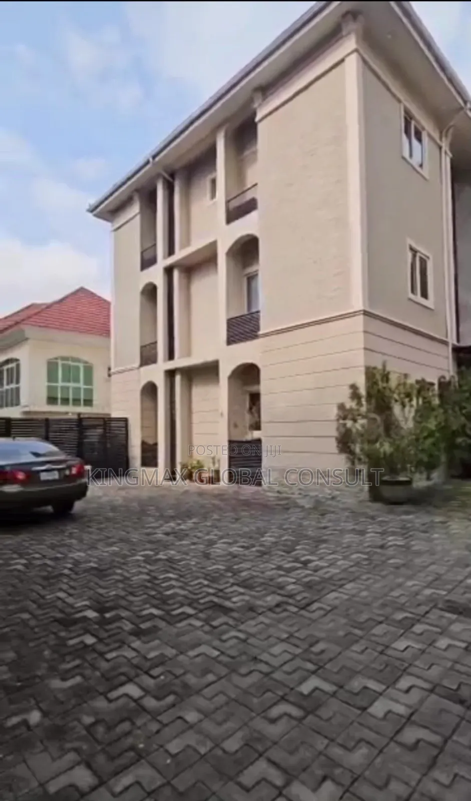 3bdrm Apartment in Wuse Zone Abuja for sale