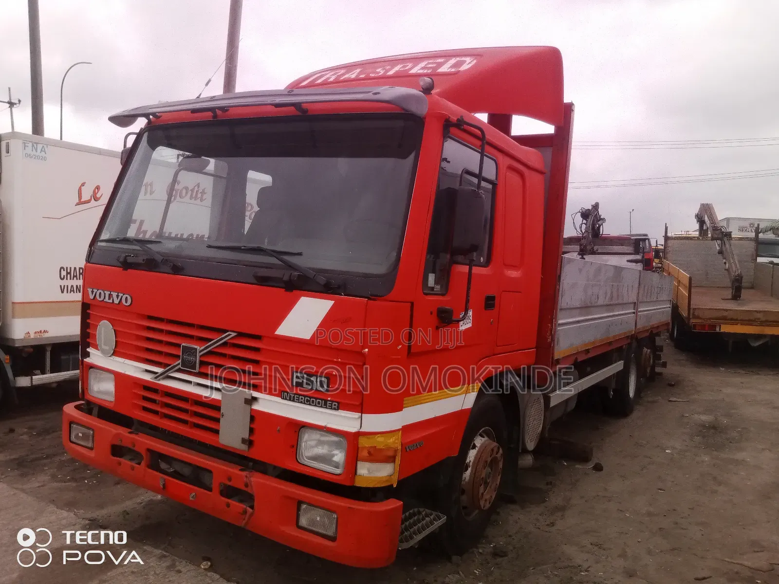 Volvo 8 Tyres Bucket Truck