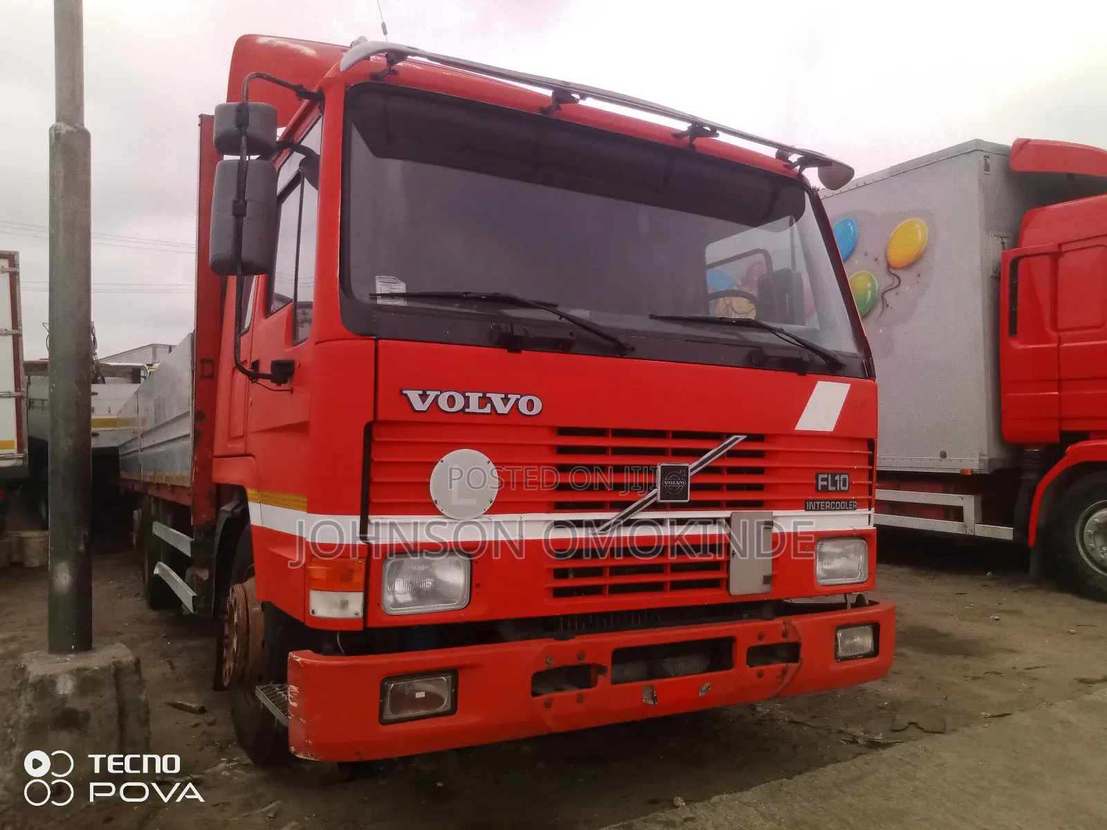 Volvo 8 Tyres Bucket Truck