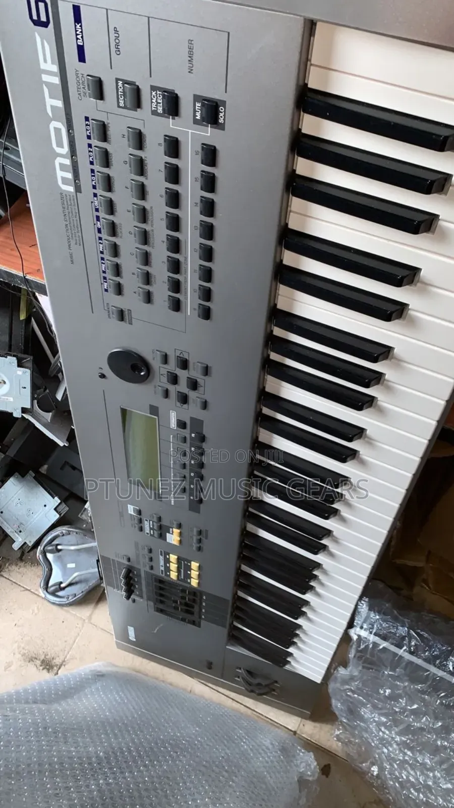 Motif 6 Keyboard