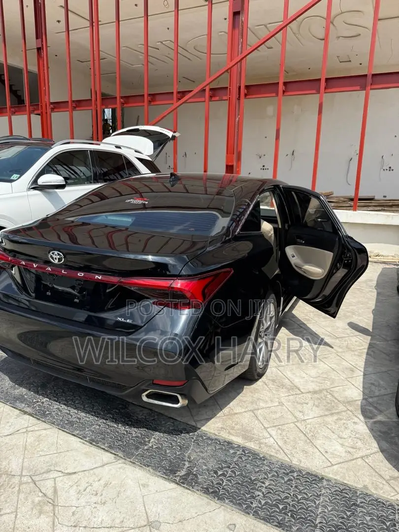 Toyota Avalon XLE 2021 Black