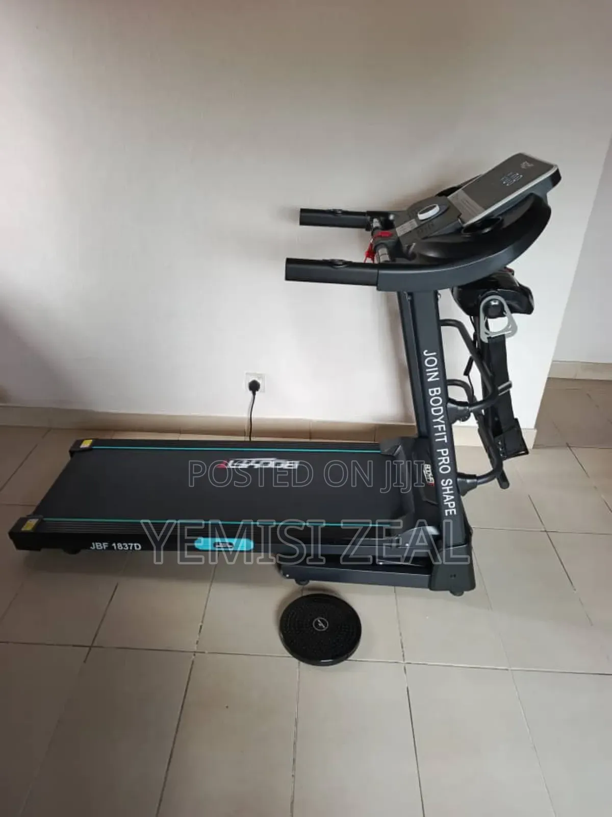 3hp Treadmill Machine With 140kg User Weight With Auto Incline