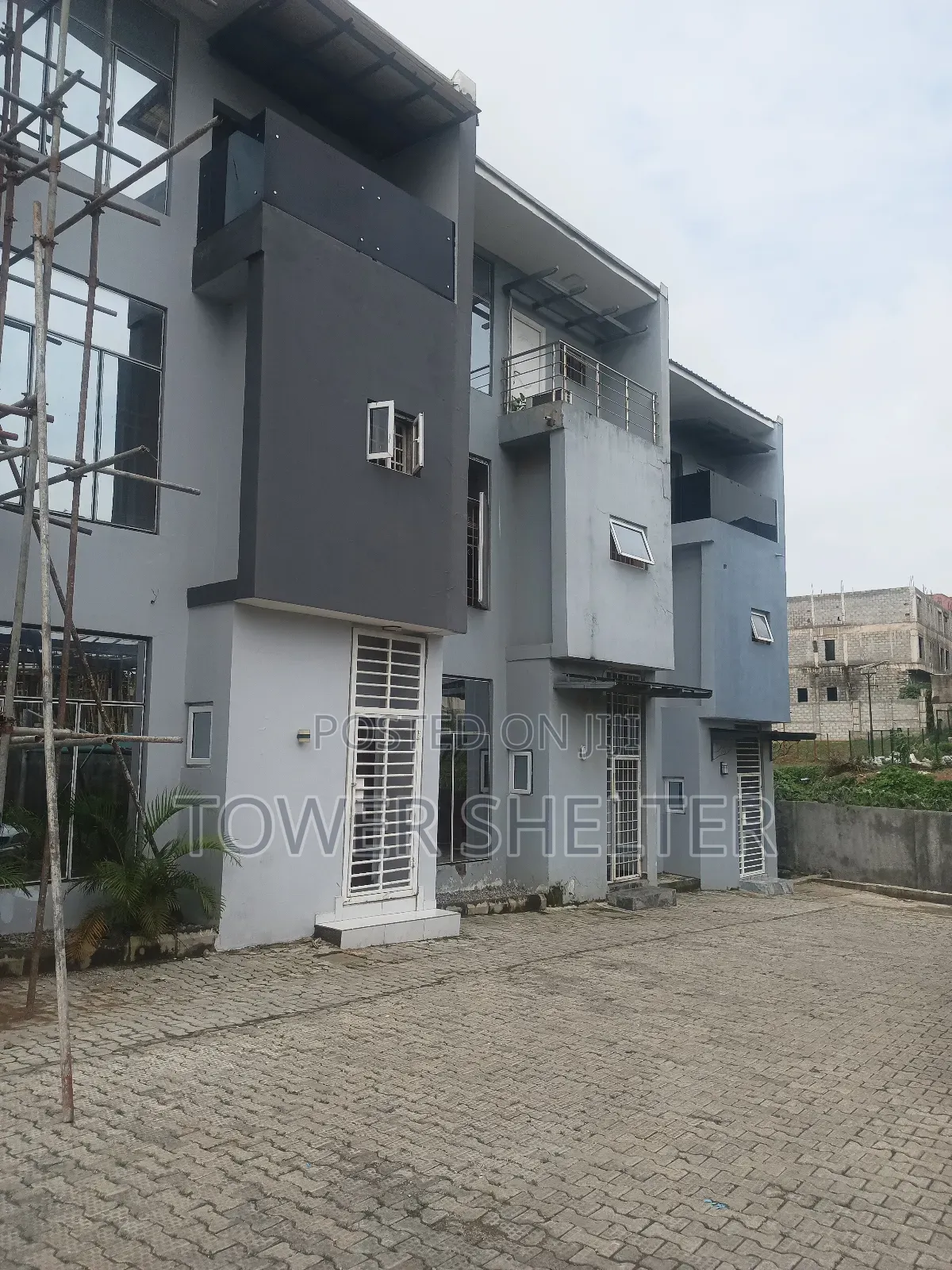 4bdrm Townhouse / Terrace in None, Guzape District for rent