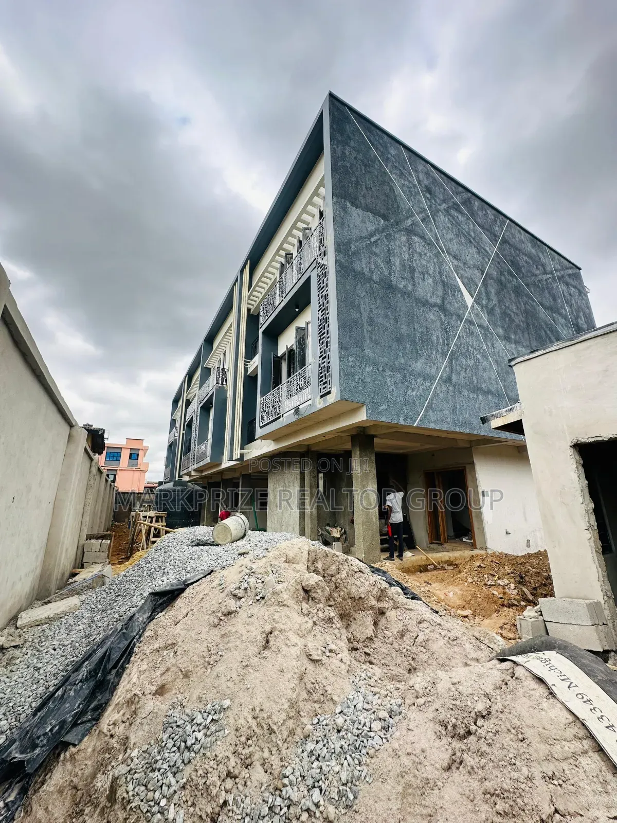 4bdrm Duplex in Ogba Lagos for sale
