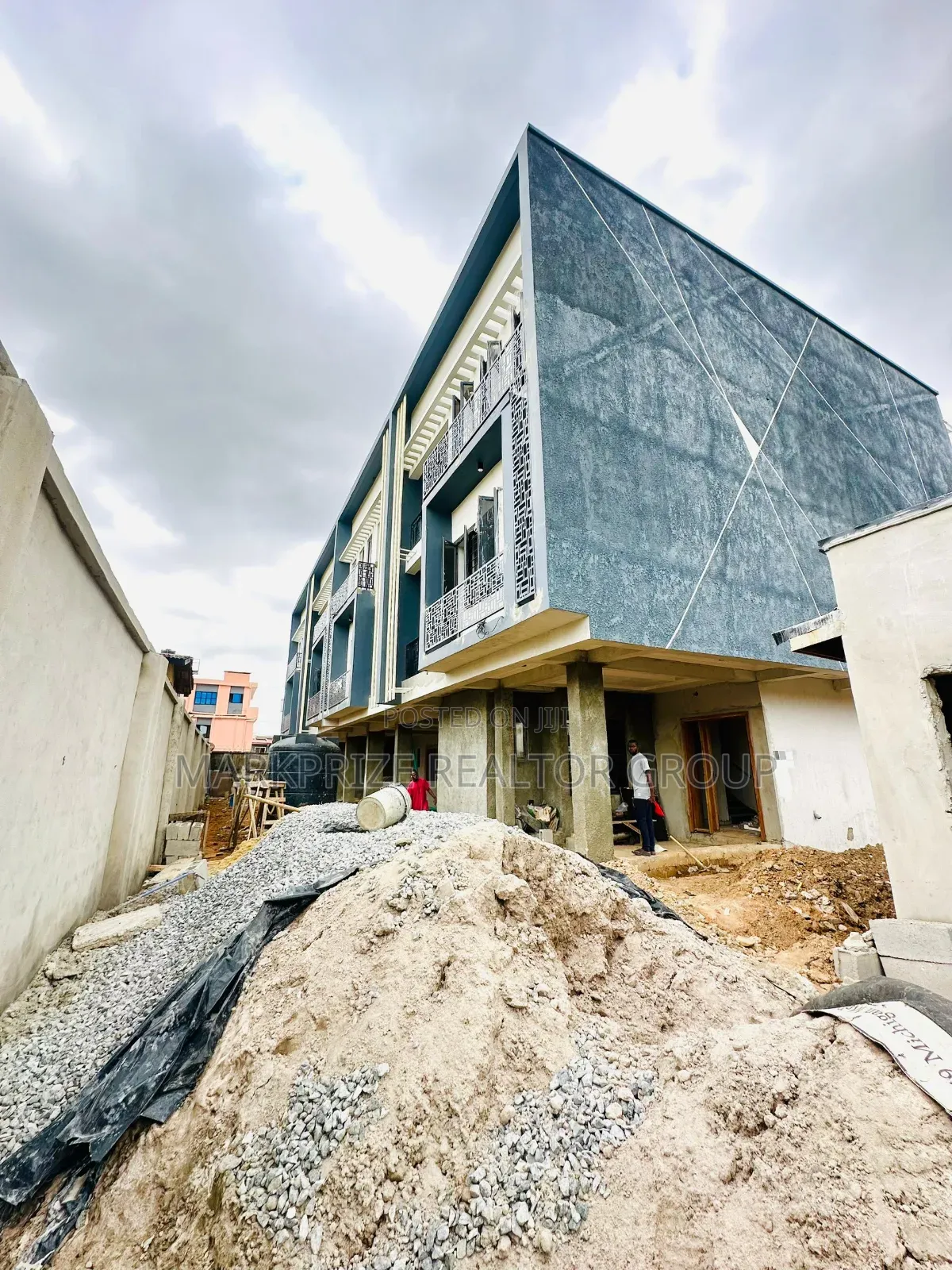4bdrm Duplex in Ogba Lagos for sale