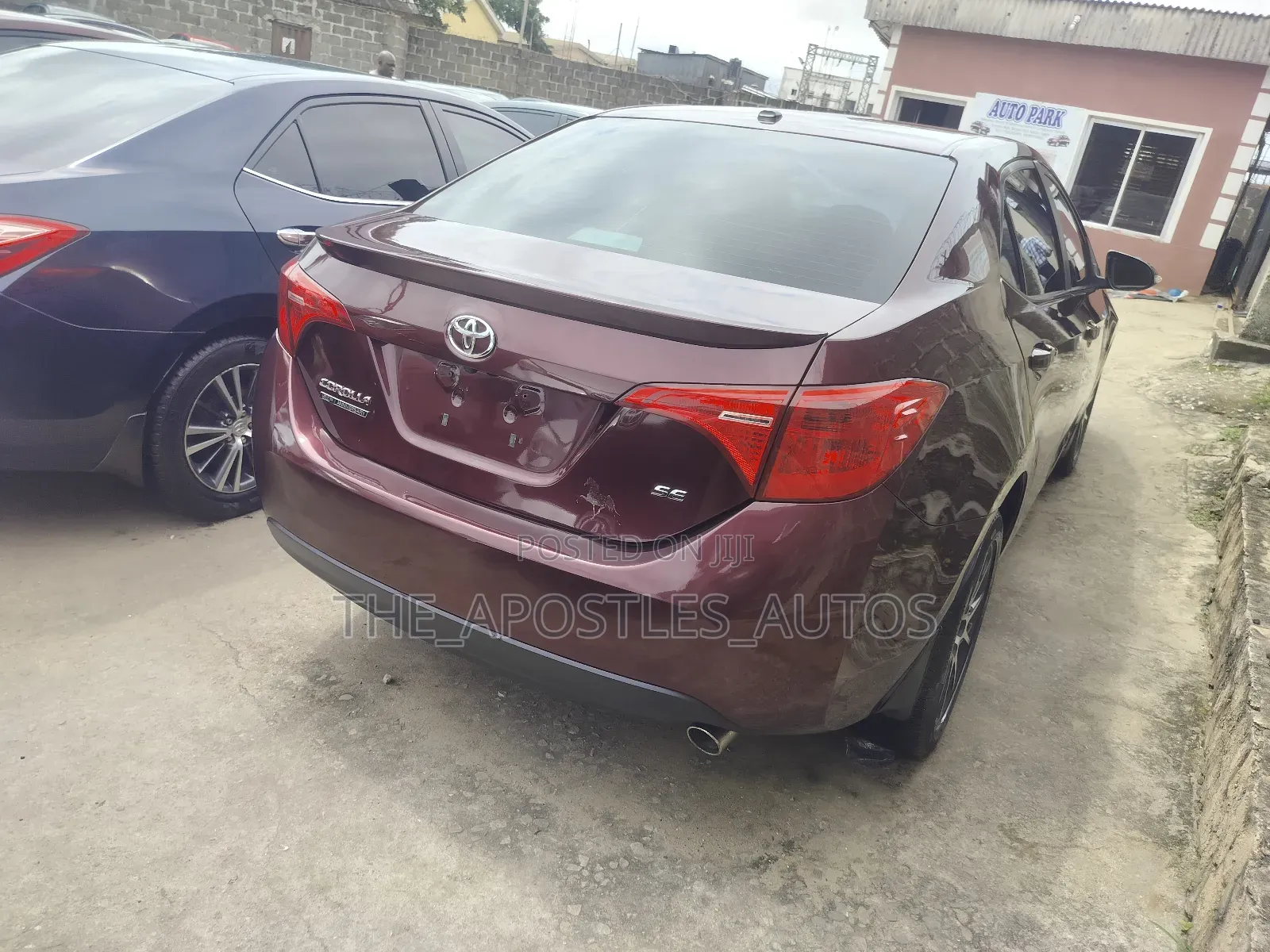 Toyota Corolla SE (1.8L 4cyl 6M) 2018 Burgundy