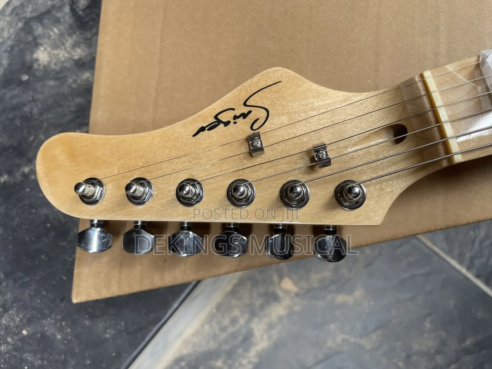 Smiger L-G2 S-Style Electric Guitar in Metallic Silver Clay Lead