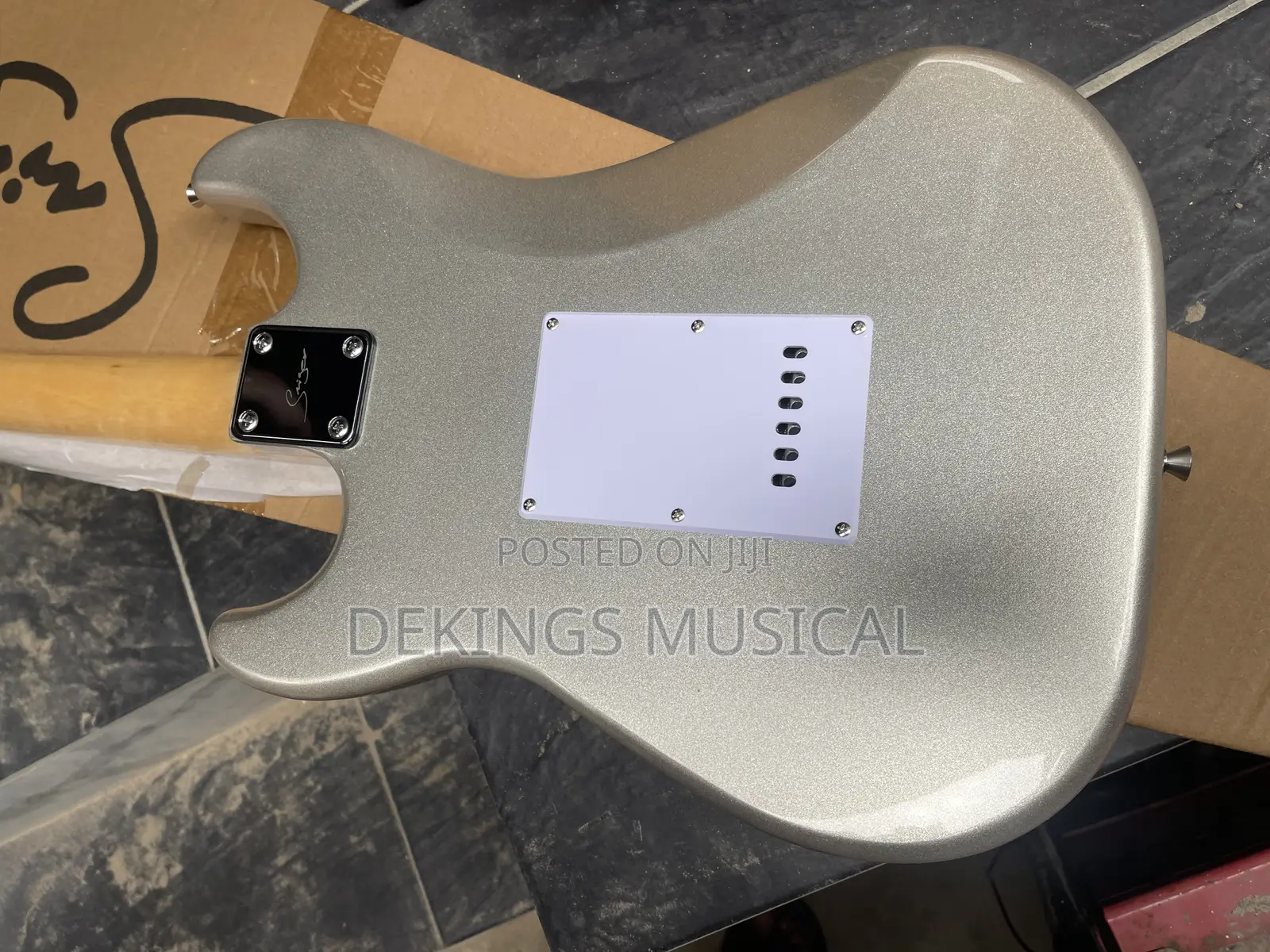 Smiger L-G2 S-Style Electric Guitar in Metallic Silver Clay Lead