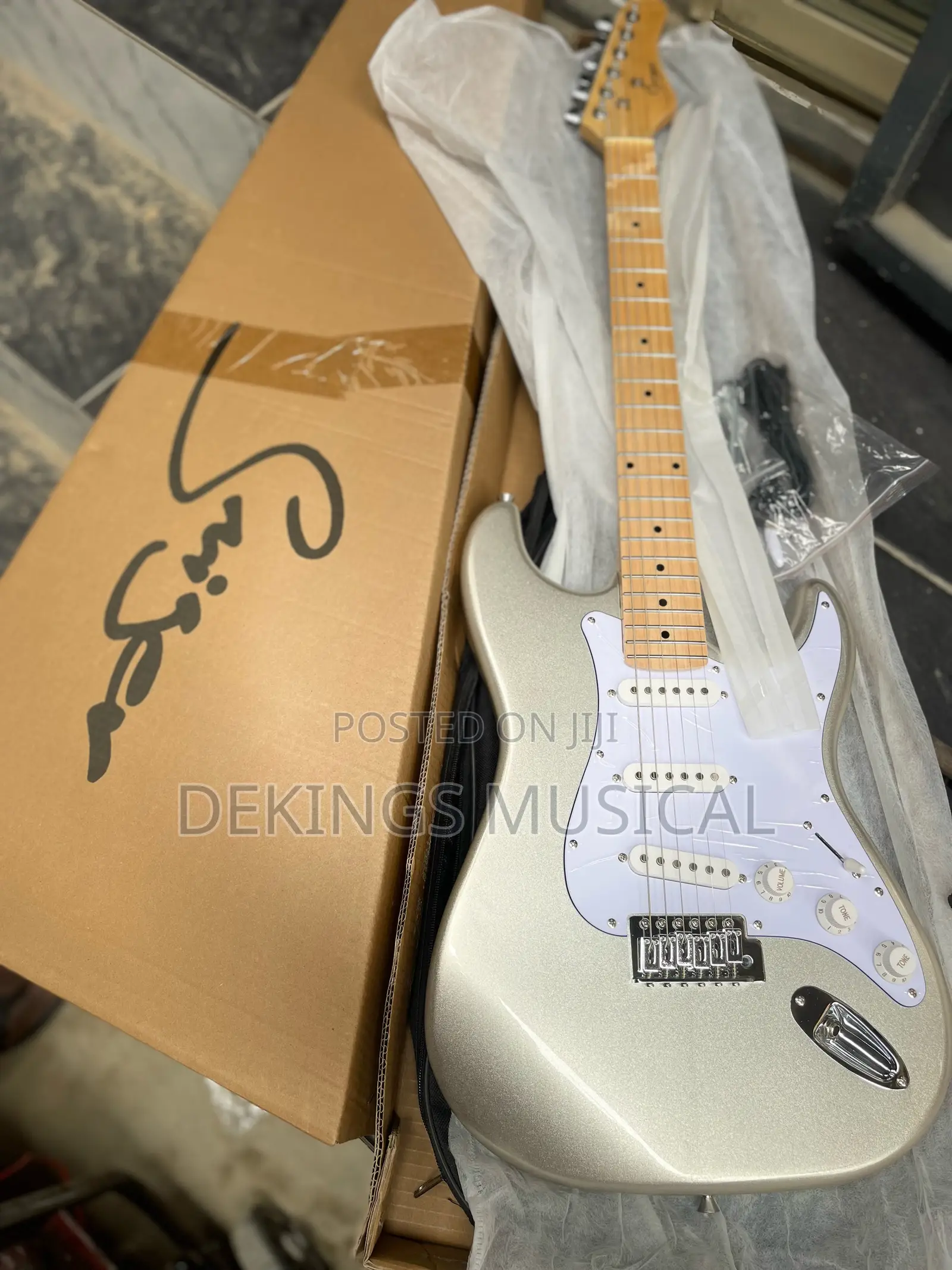 Smiger L-G2 S-Style Electric Guitar in Metallic Silver Clay Lead