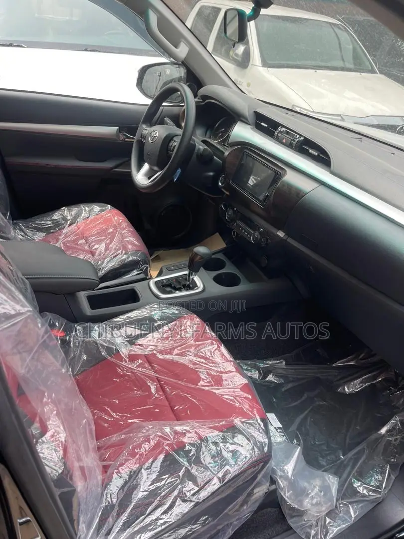 New Toyota Hilux 2024 Black