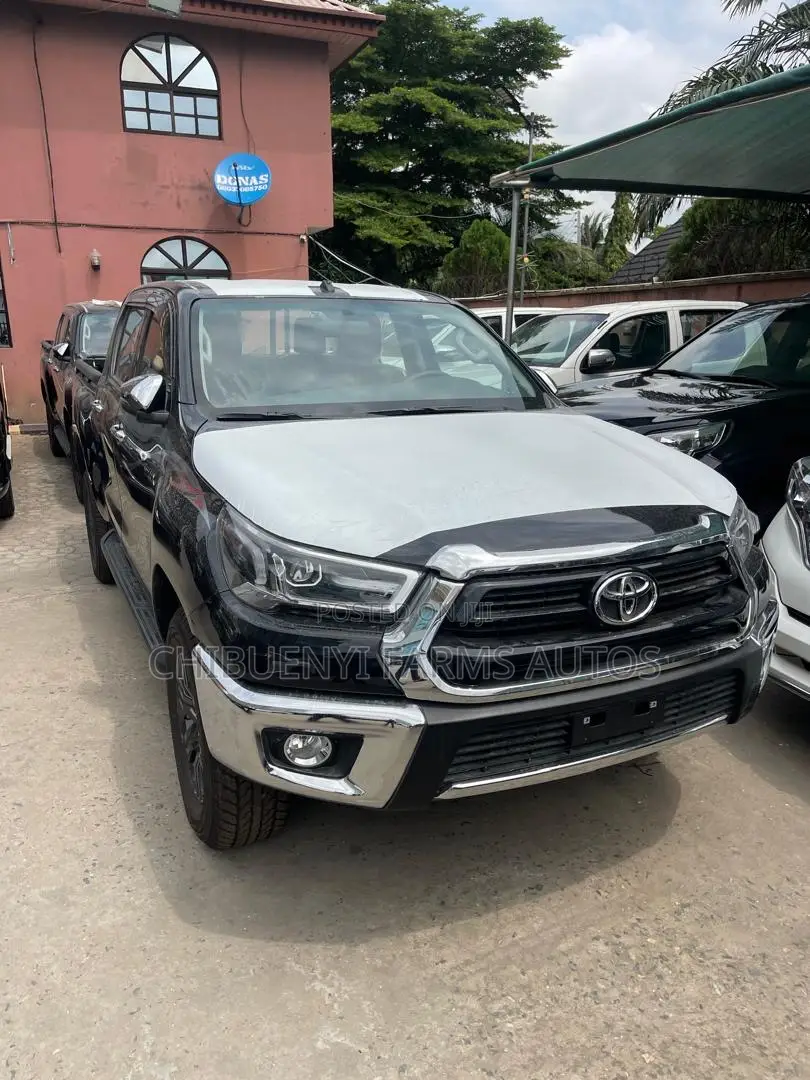 New Toyota Hilux 2024 Black