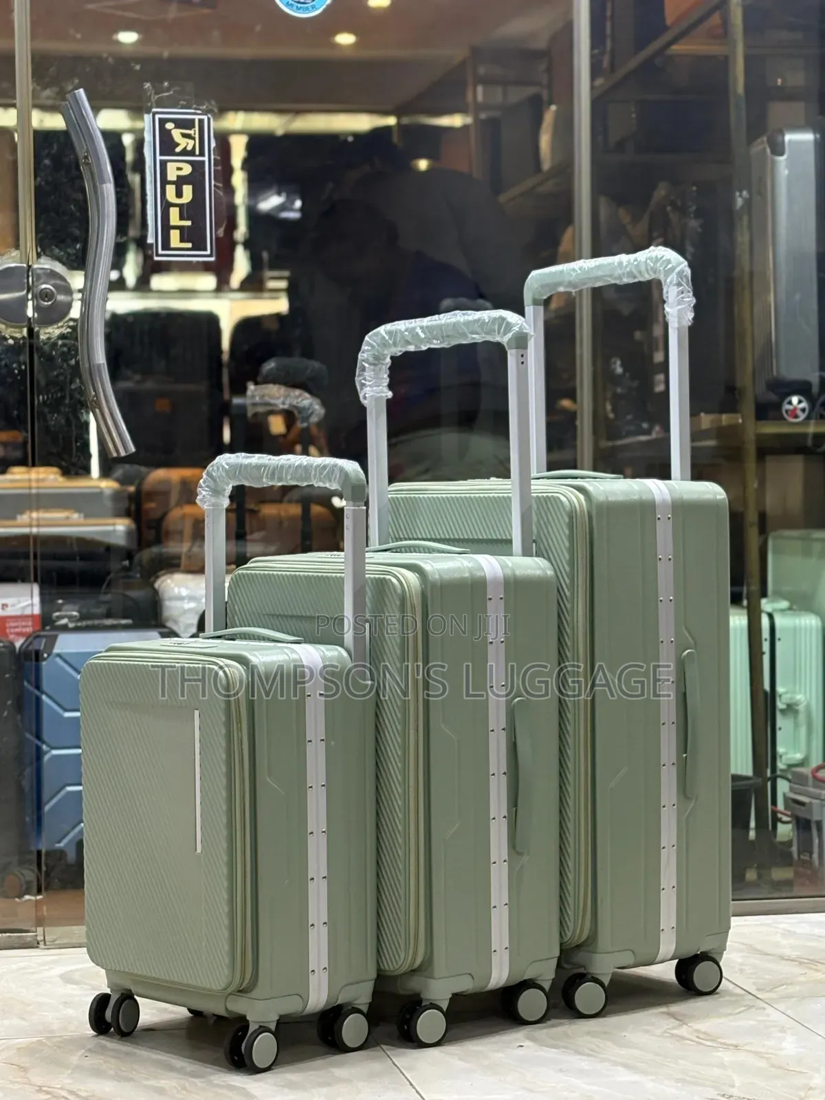 Top Wide Poll Luggage