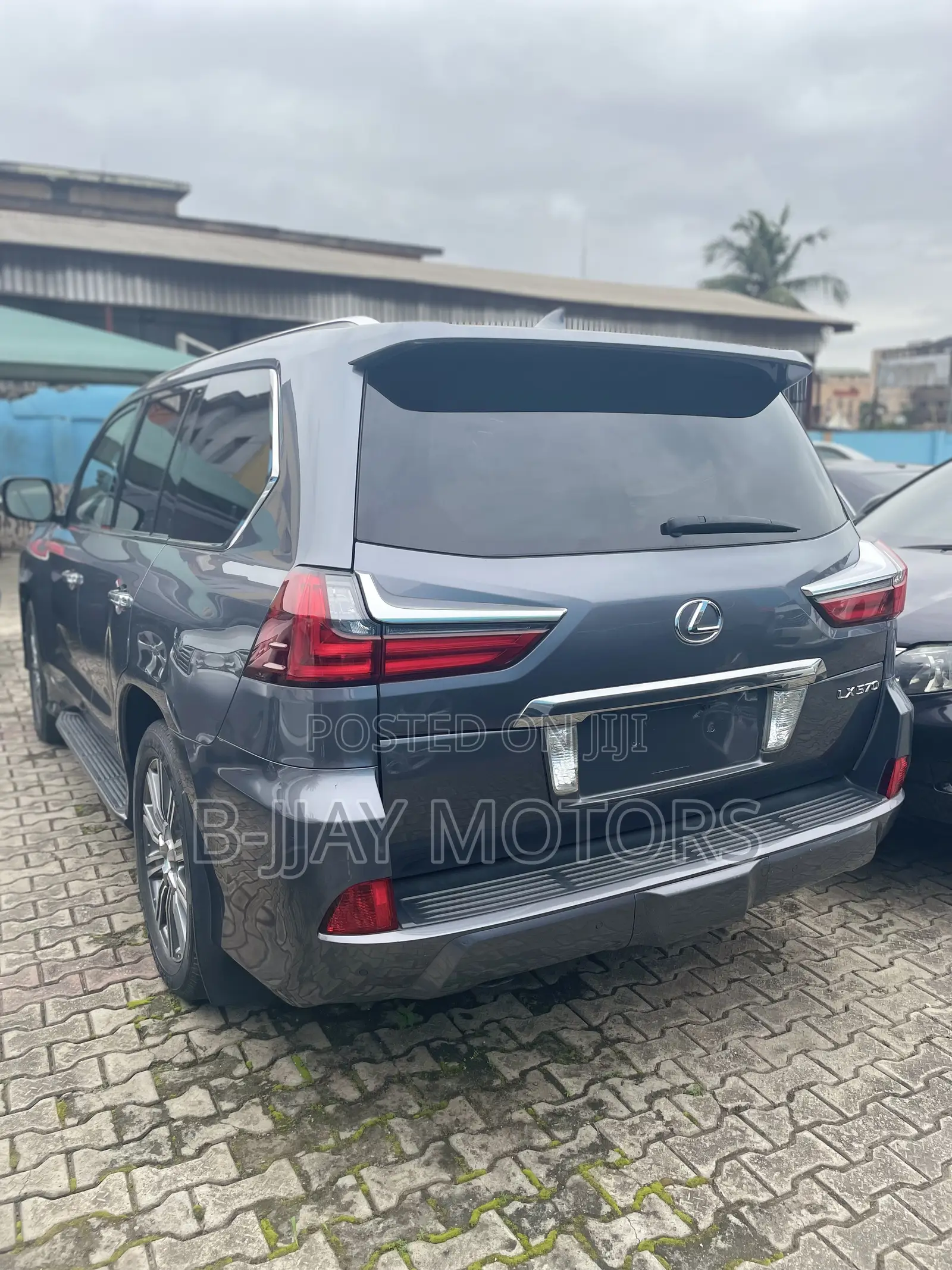Lexus LX 570 (5 seats) AWD 2017 Gray
