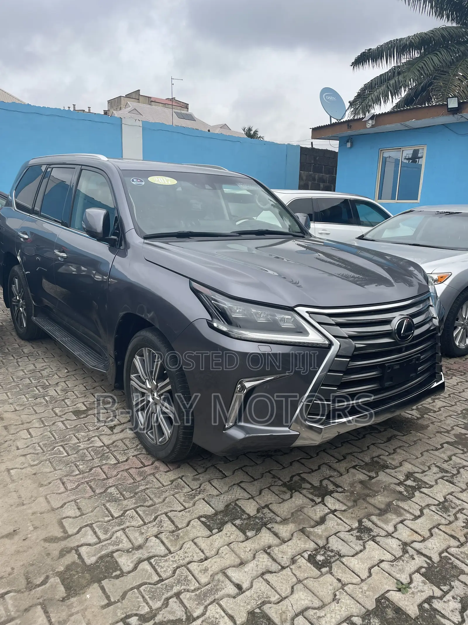 Lexus LX 570 (5 seats) AWD 2017 Gray