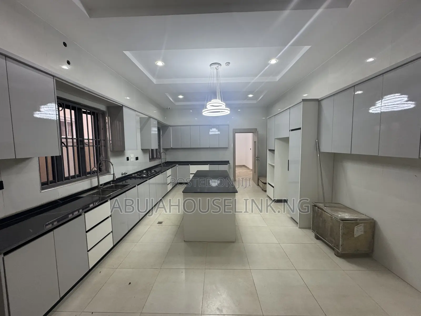 7bdrm Duplex in Guzape Main Abuja for sale