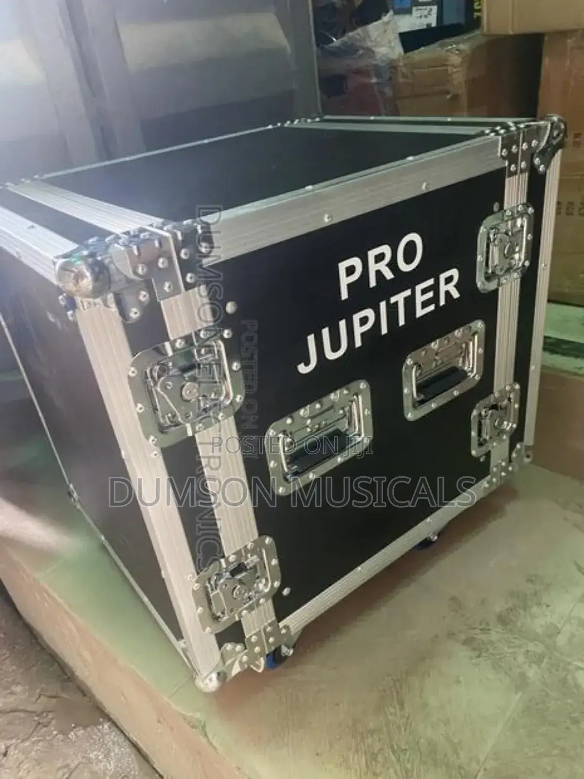 Amp Rack 12 Units Movable Close Body