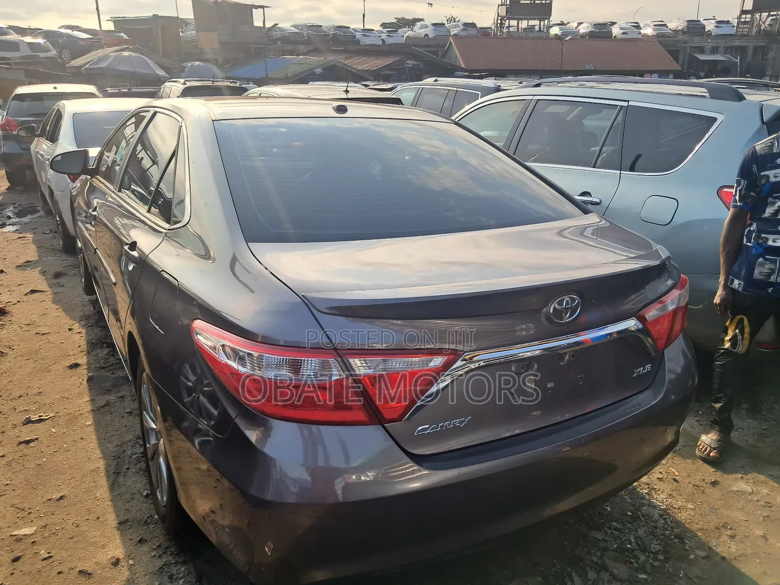 Toyota Camry XLE V6 4dr Sedan (3.6L 6cyl 6A) 2016 Gray