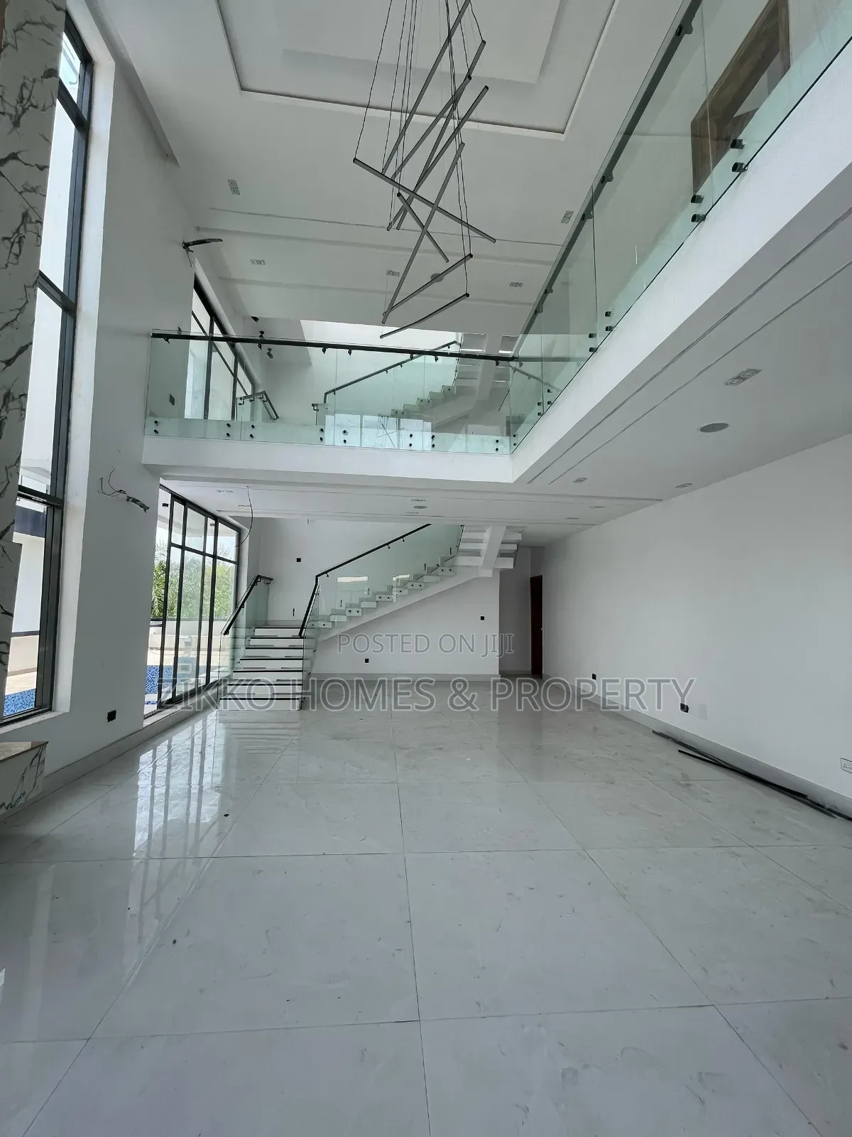 5bdrm Duplex in Lekky County, Lekki for sale