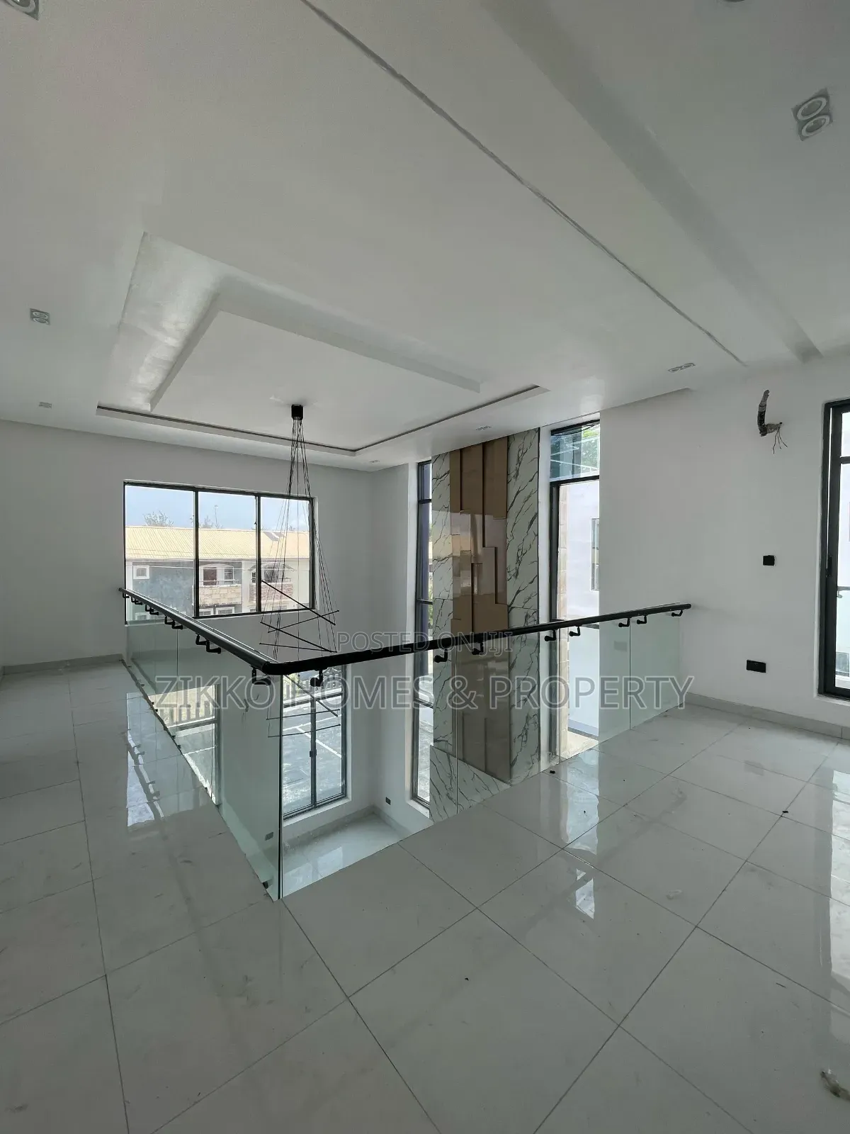 5bdrm Duplex in Lekky County, Lekki for sale