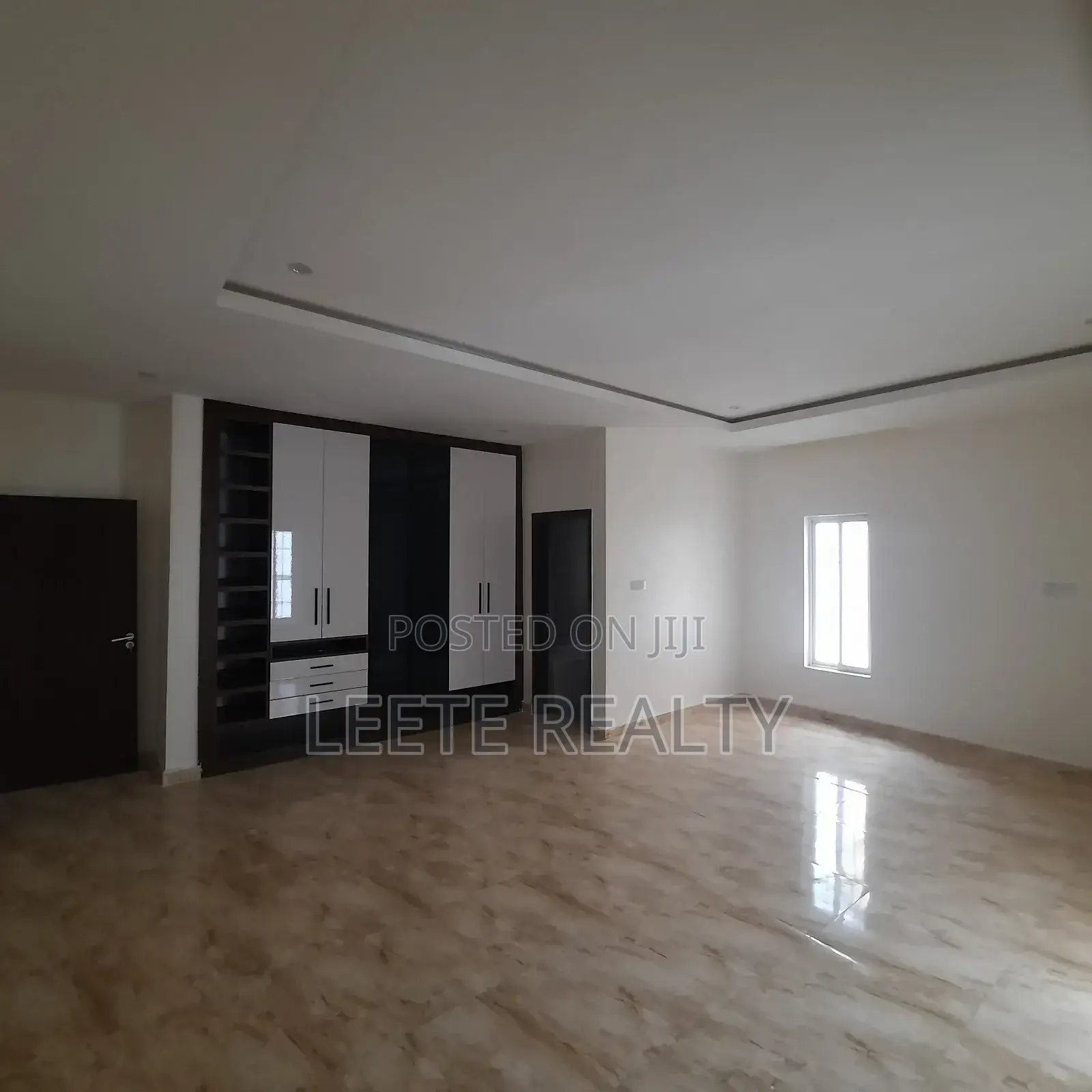 5bdrm Duplex in Kaura for sale
