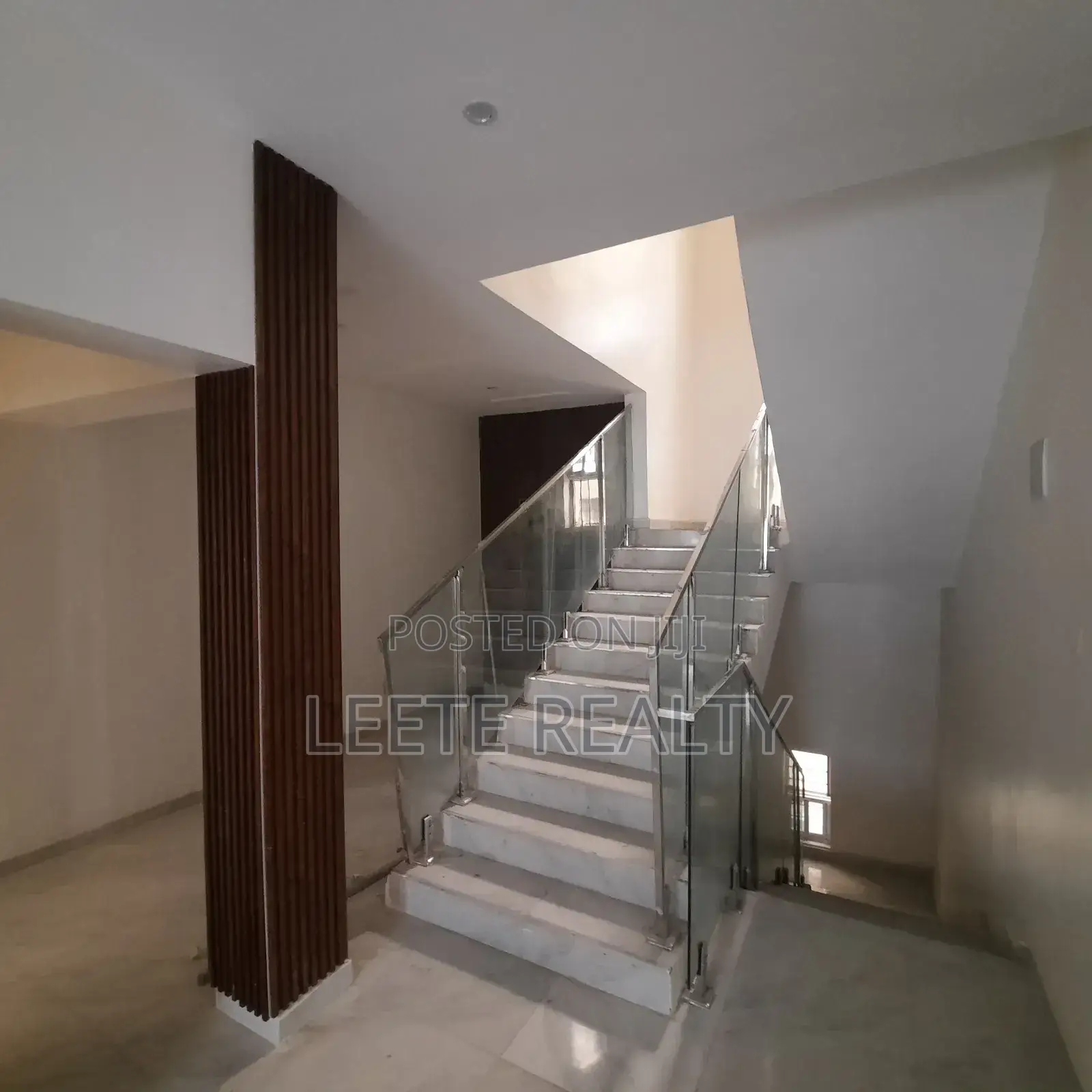 5bdrm Duplex in Kaura for sale