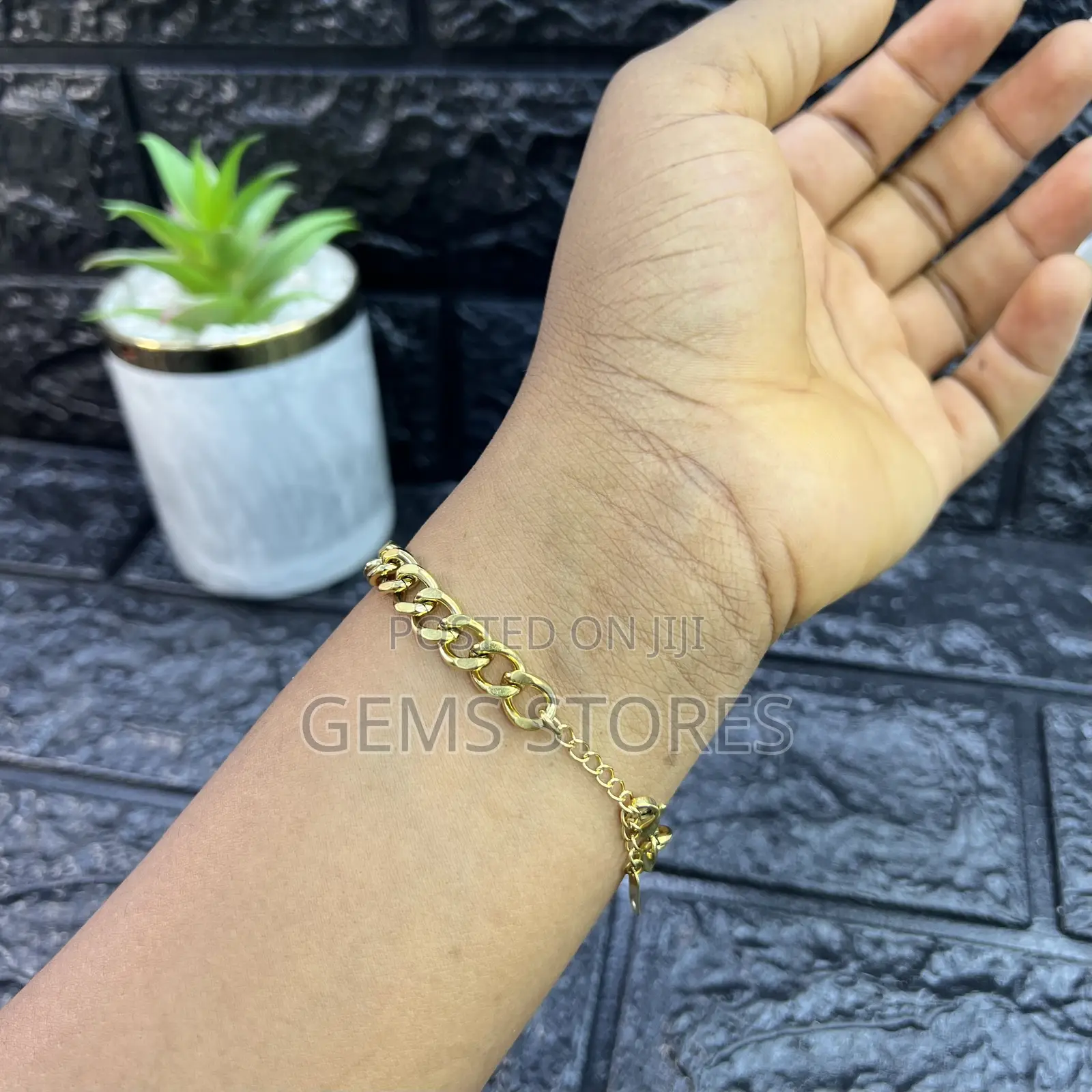Elegant Gold Chain Bracelets With Statement Gemstone