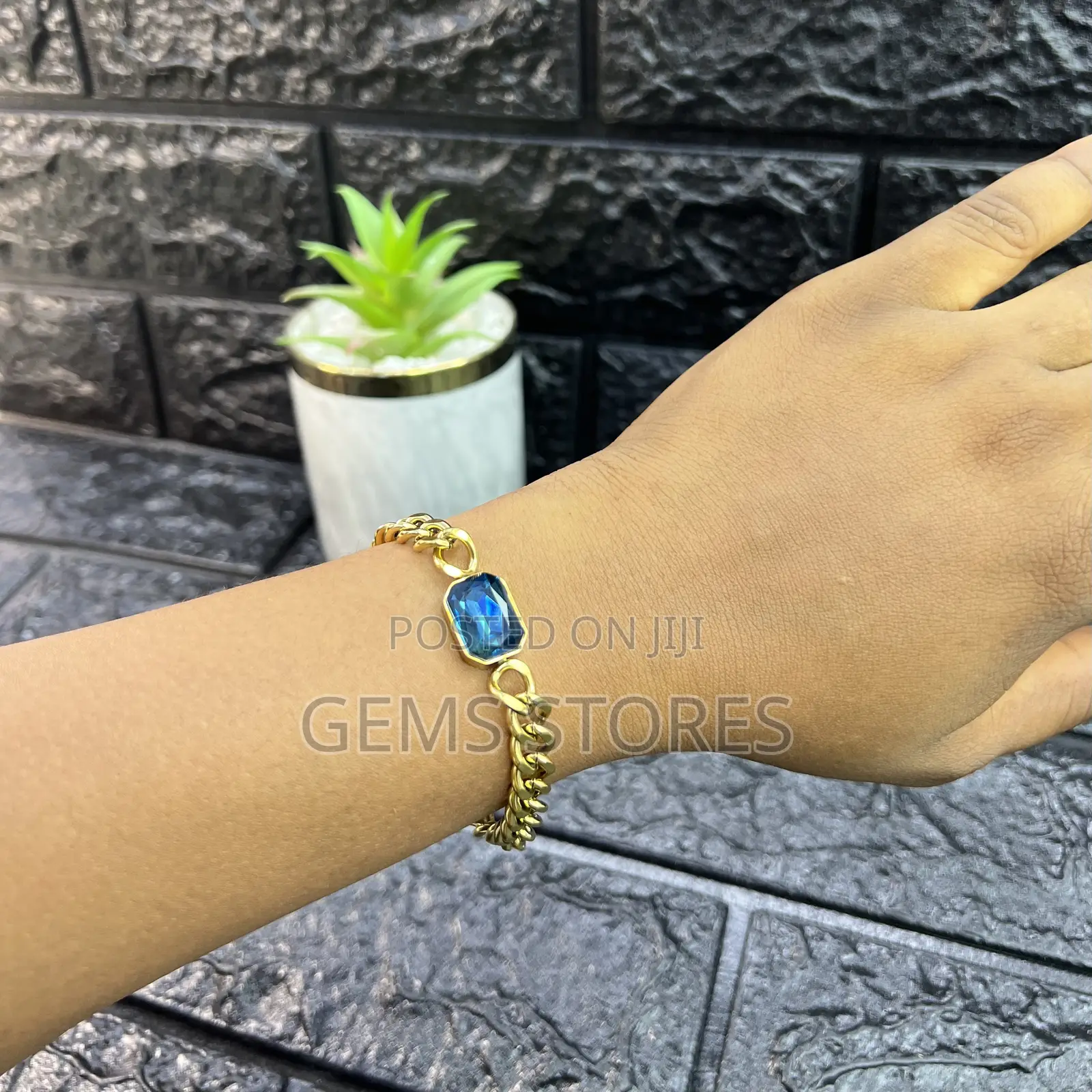 Elegant Gold Chain Bracelets With Statement Gemstone
