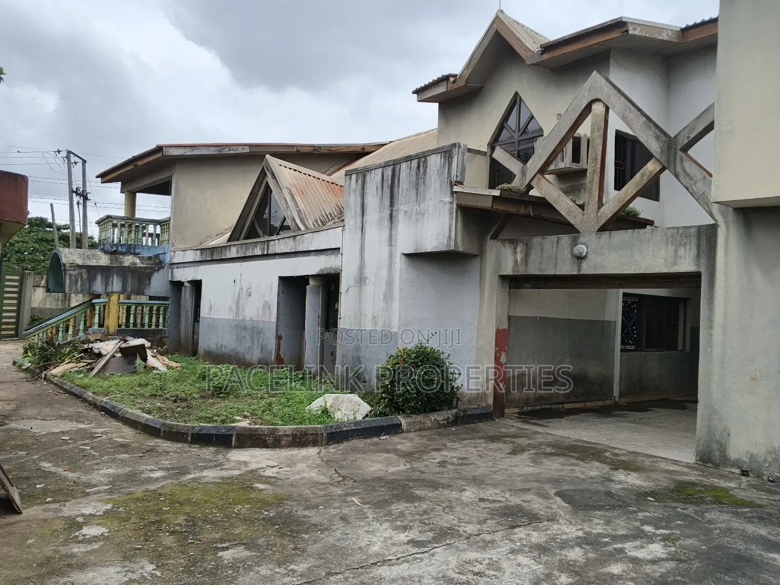 7bdrm Duplex in Ipaja / Ipaja for sale