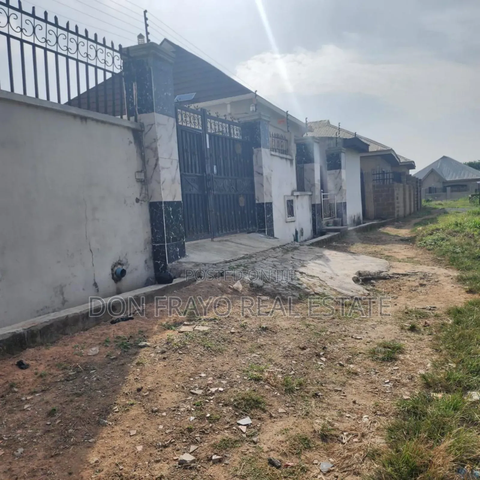 18bdrm Block of Flats in Kasumu Estate, Akala Express for sale