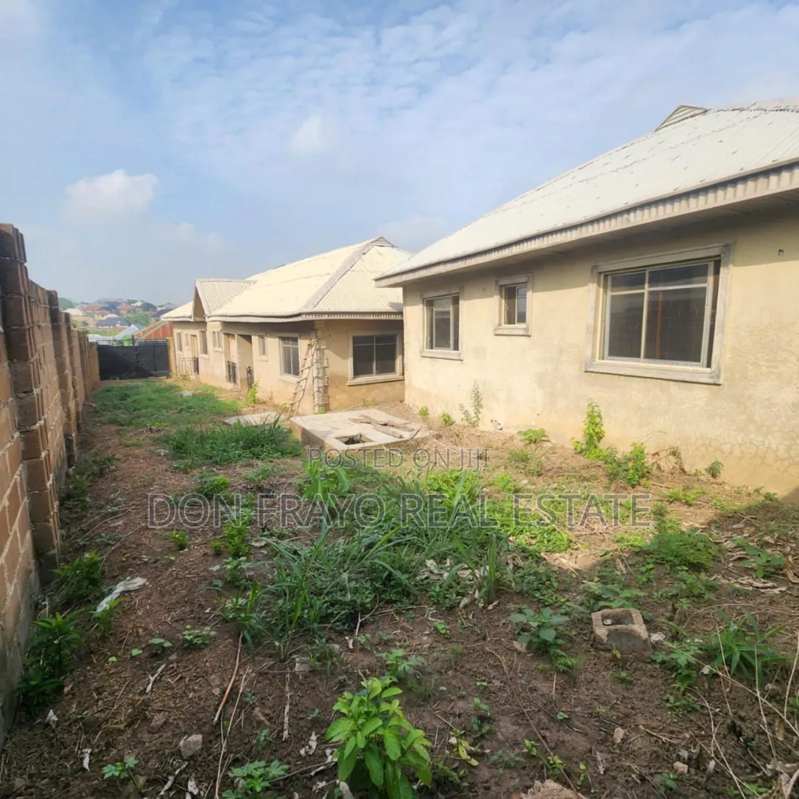 18bdrm Block of Flats in Kasumu Estate, Akala Express for sale